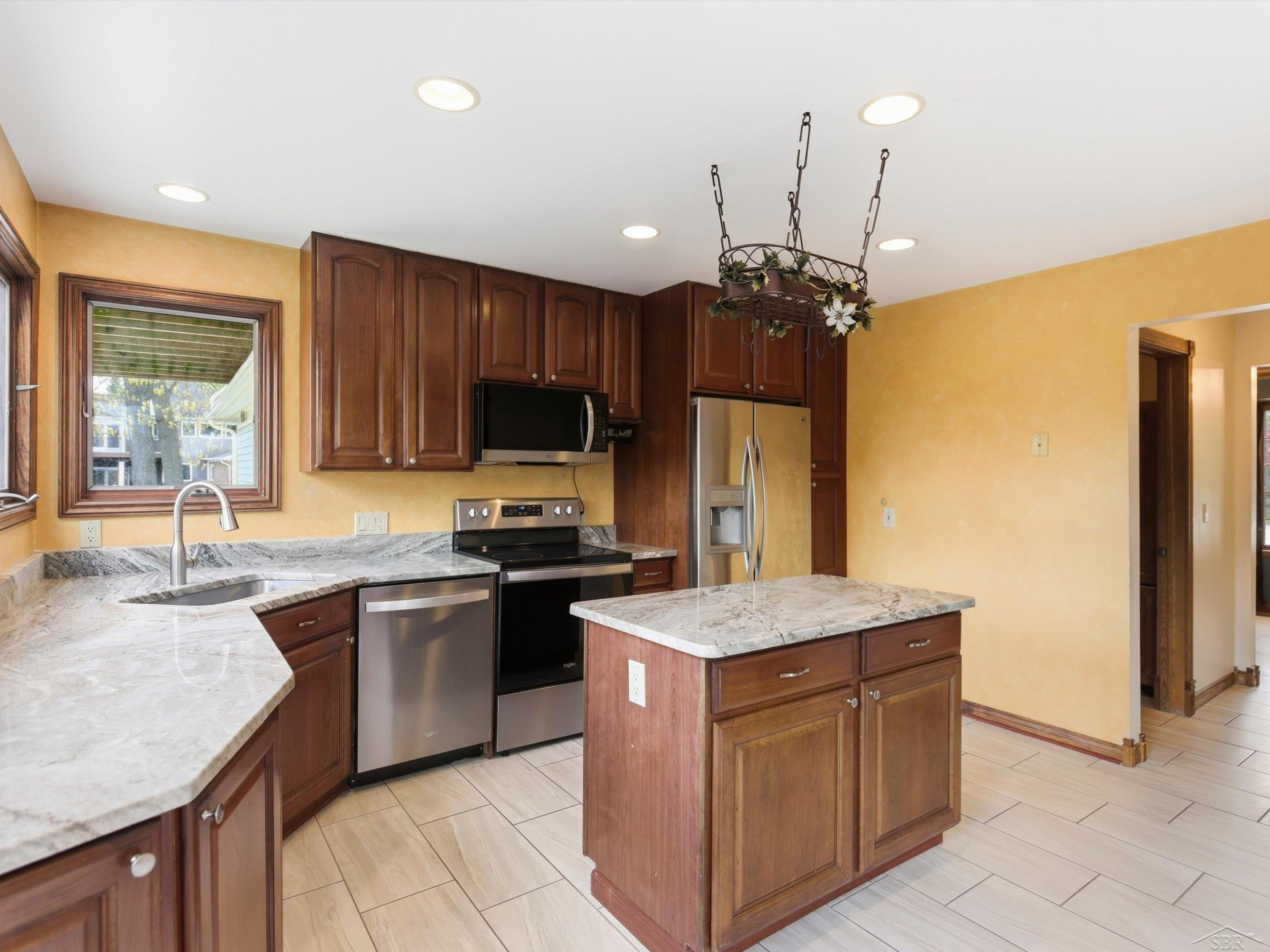 3172 Pine Tree Court, Waterford, MI 48329 — Photo 20