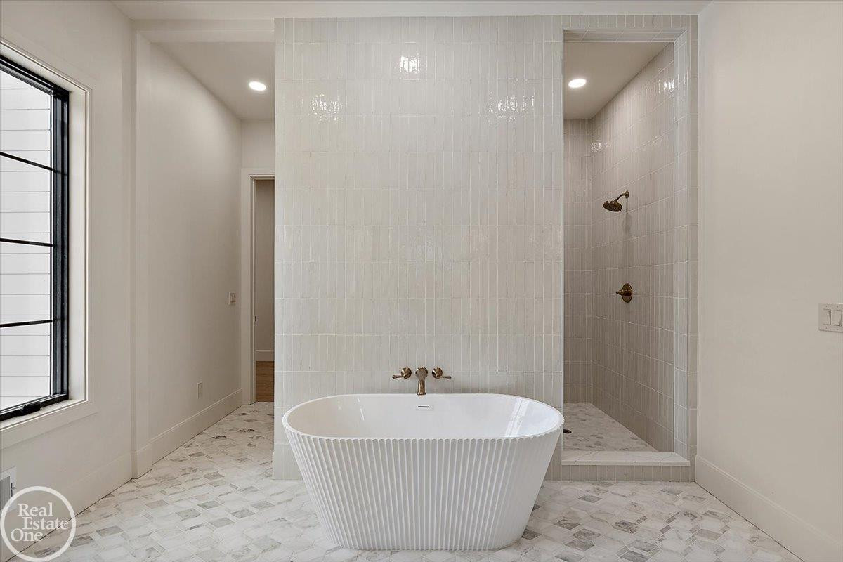 11182 Karen D Drive, Unit #14, MI 48065 — Photo 35
