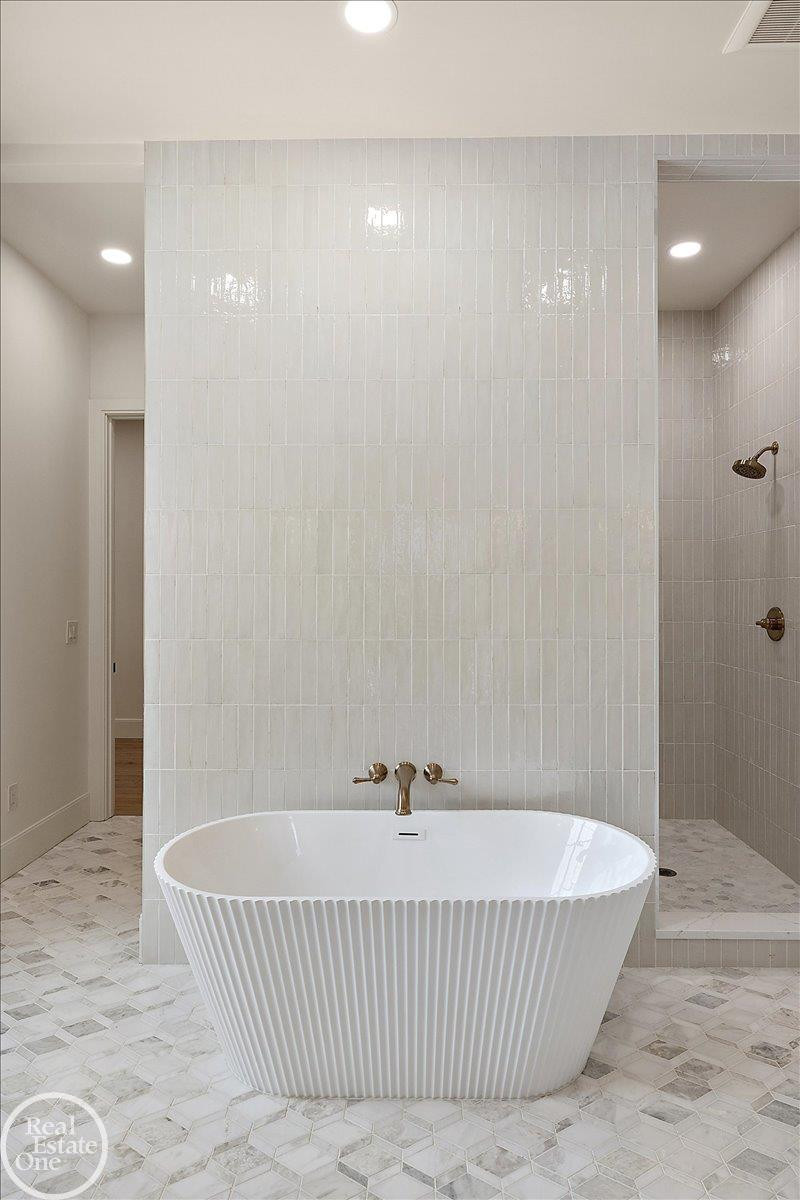 11182 Karen D Drive, Unit #14, MI 48065 — Photo 36