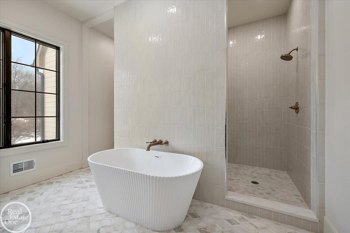 11182 Karen D Drive, Unit #14, MI 48065 — Photo 37