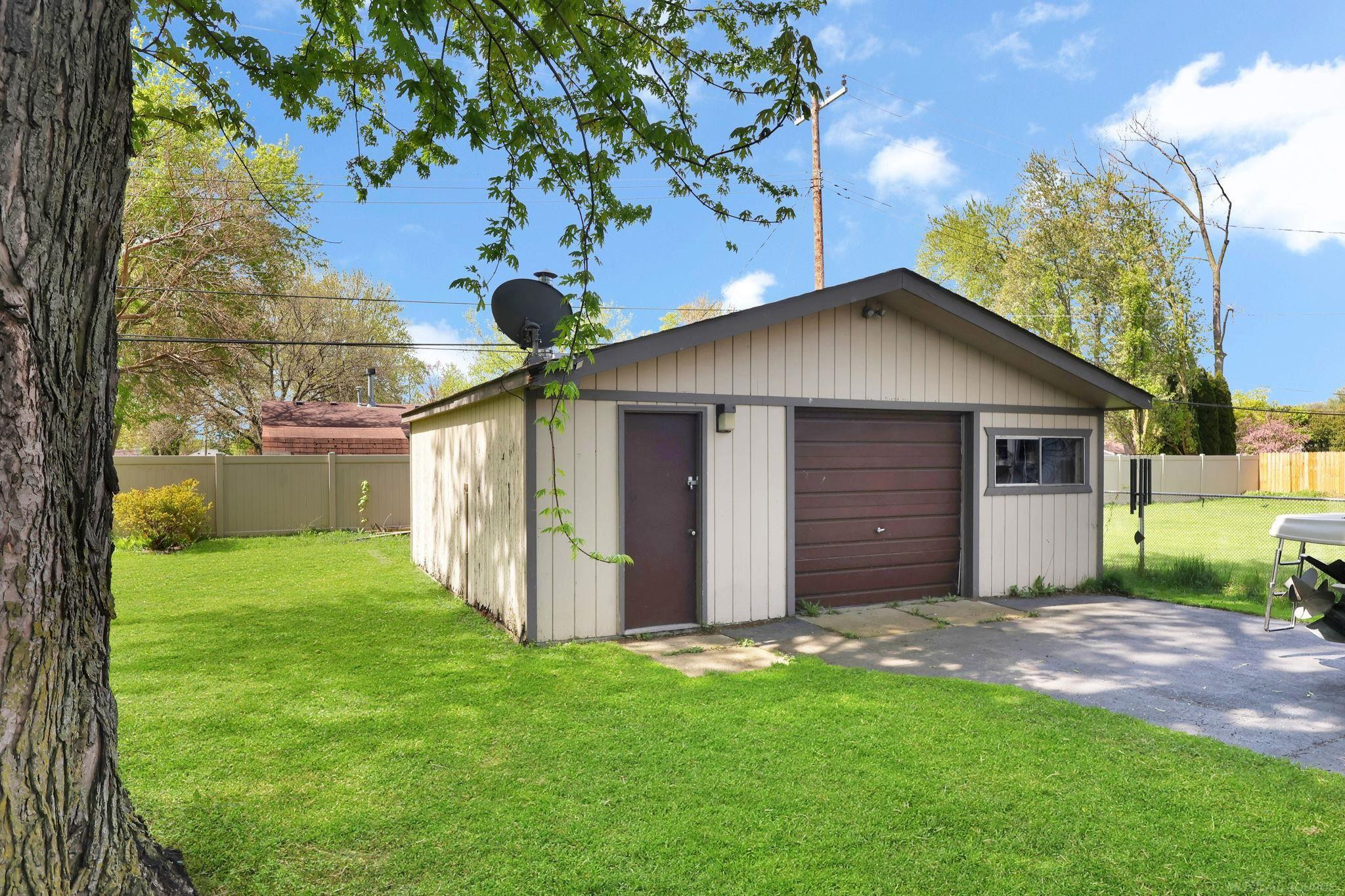 24960 Trombley Street, MI — Photo 31
