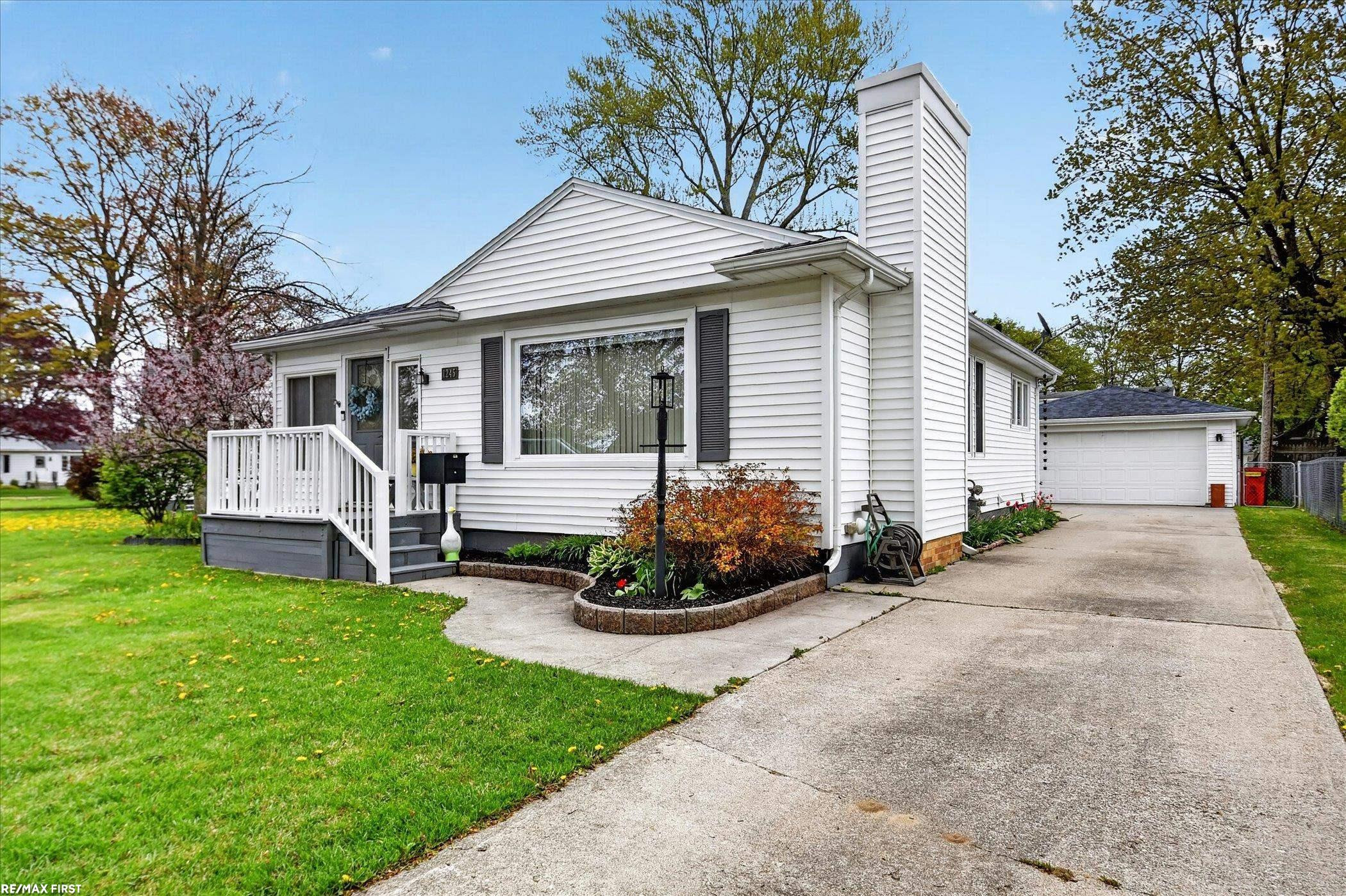 1245 Minnesota Court, Marysville, MI 48040 — Photo 4