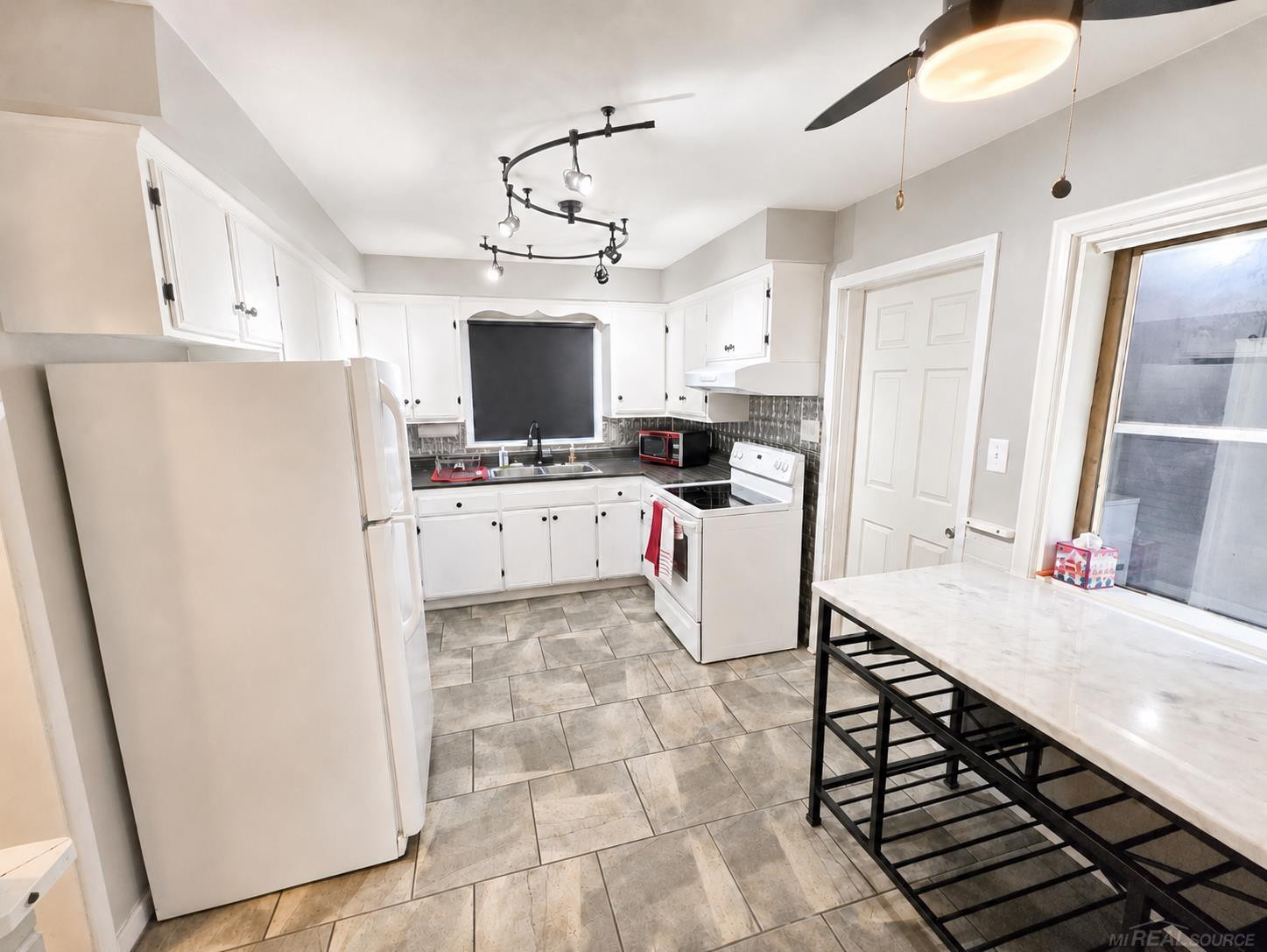 18139 Avilla Boulevard, MI 48076 — Photo 10