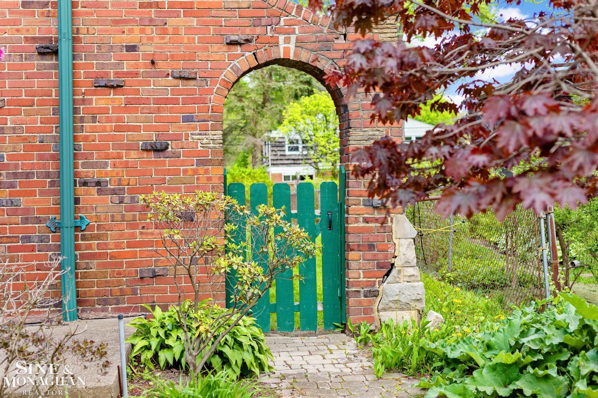 1350 Buckingham Road, Grosse Pointe Park, MI 48230 — Photo 5