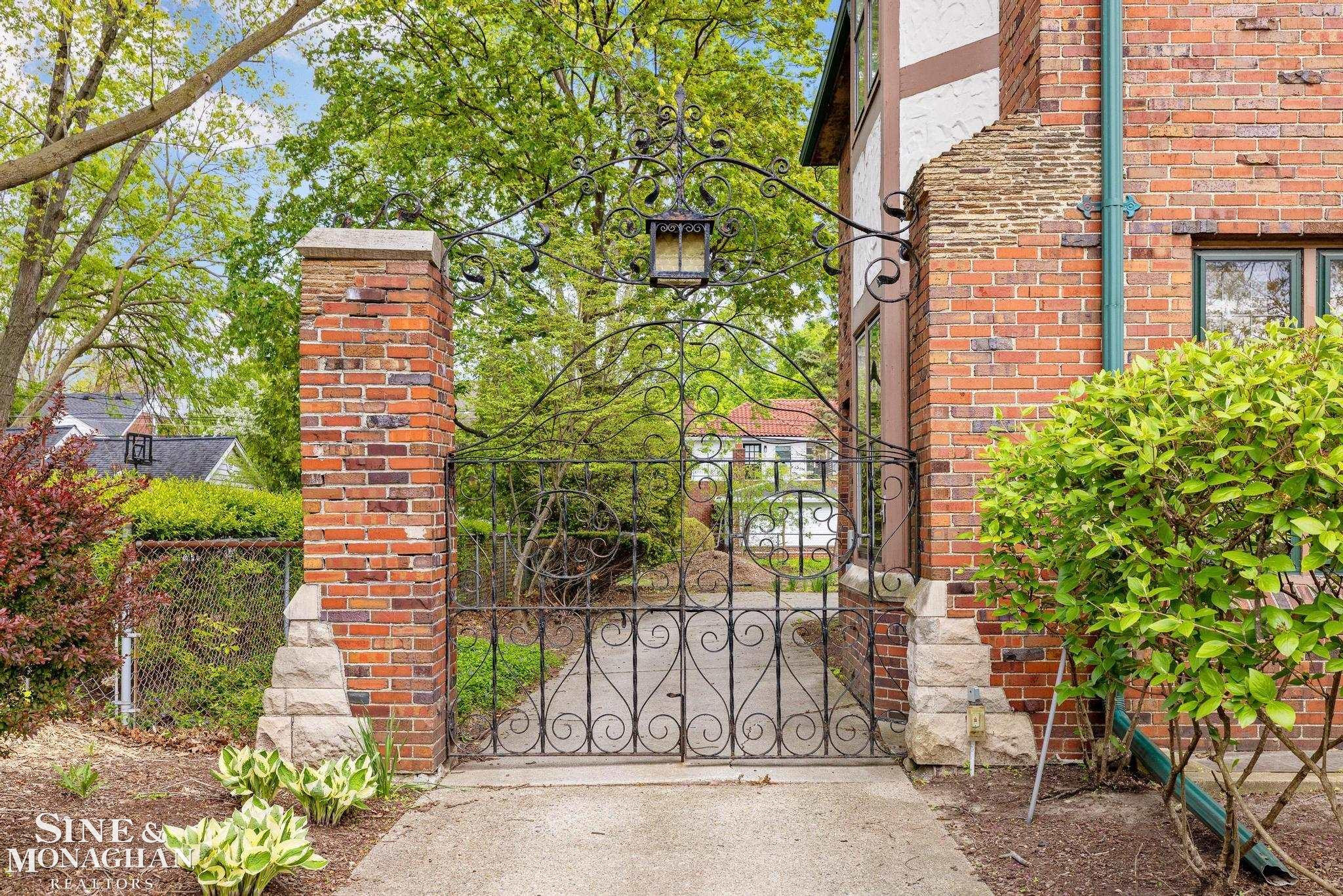 1350 Buckingham Road, Grosse Pointe Park, MI 48230 — Photo 45