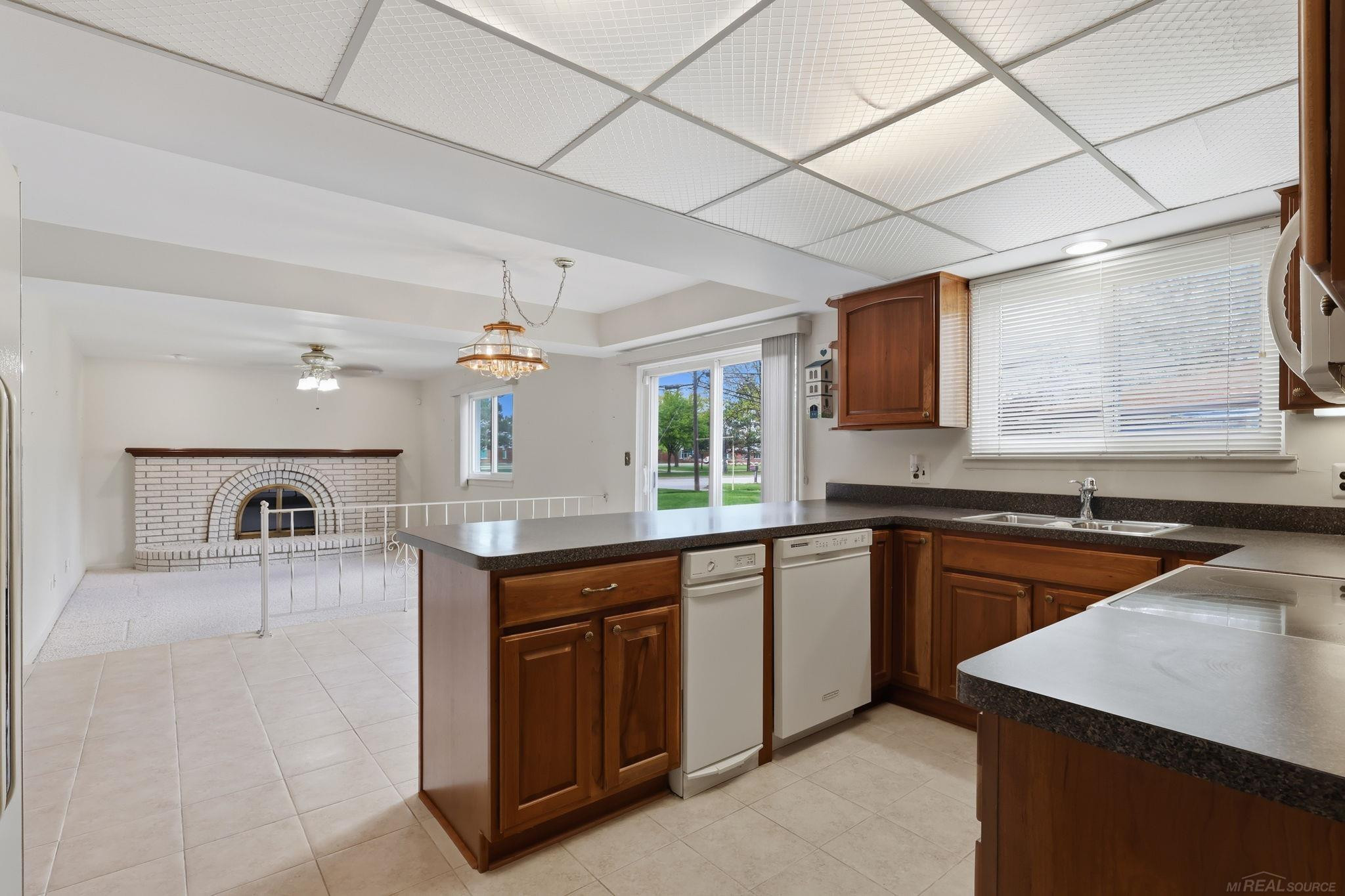 4021 Augustine Drive, Sterling Heights, MI 48310 — Photo 9