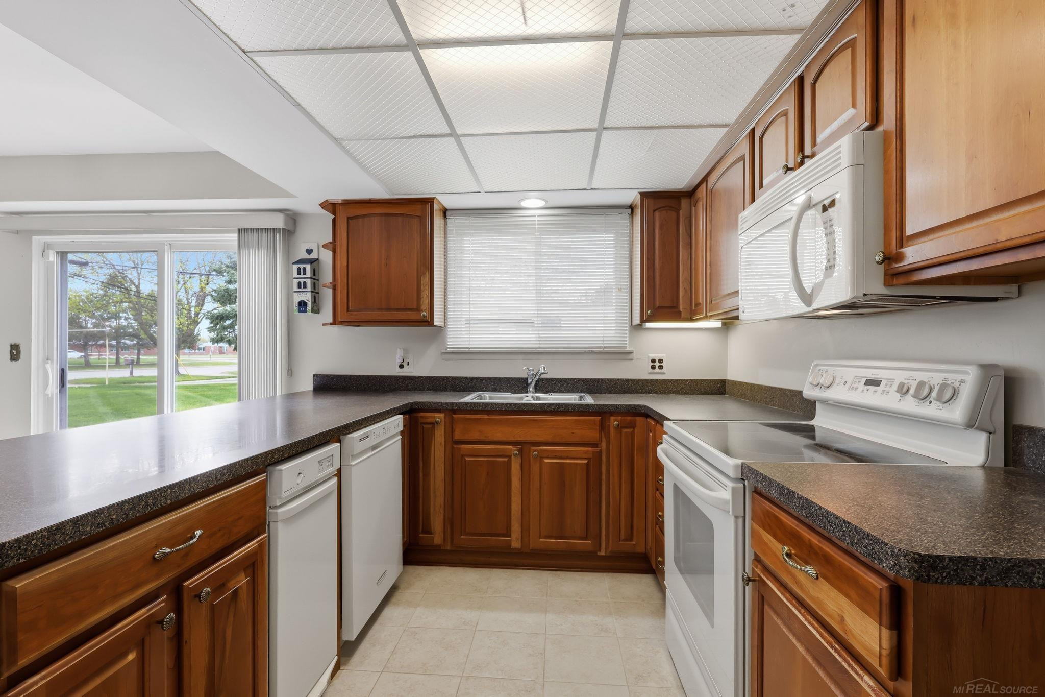 4021 Augustine Drive, Sterling Heights, MI 48310 — Photo 10