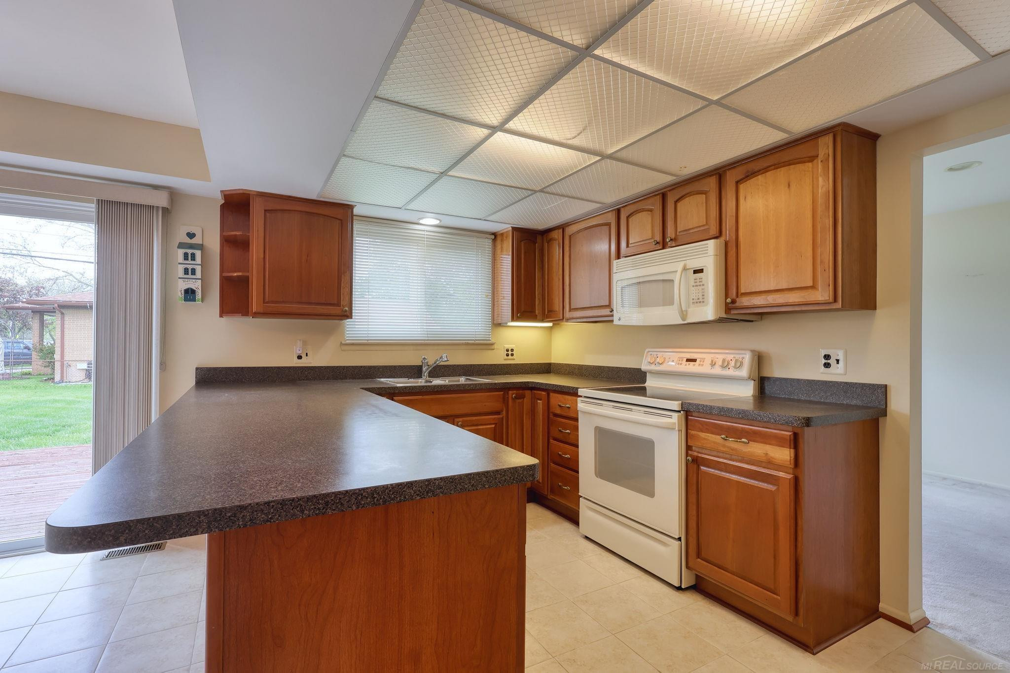 4021 Augustine Drive, Sterling Heights, MI 48310 — Photo 11