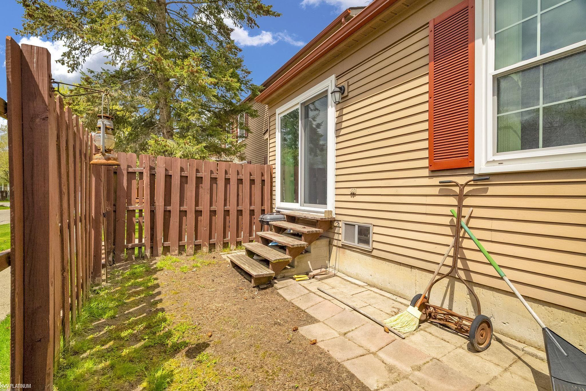 33561 Bayview Drive, New Baltimore, MI 48047 — Photo 11