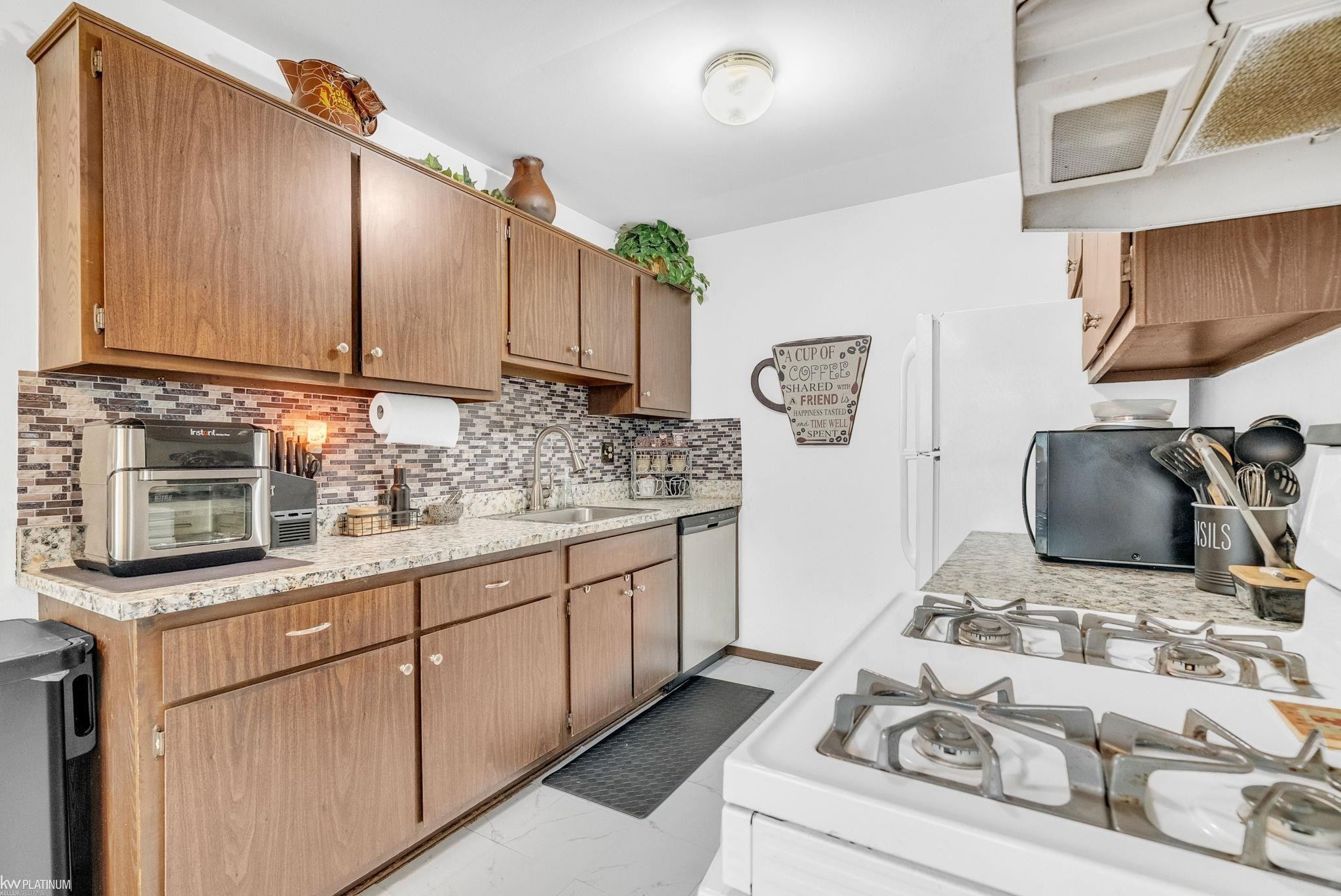 33561 Bayview Drive, New Baltimore, MI 48047 — Photo 12