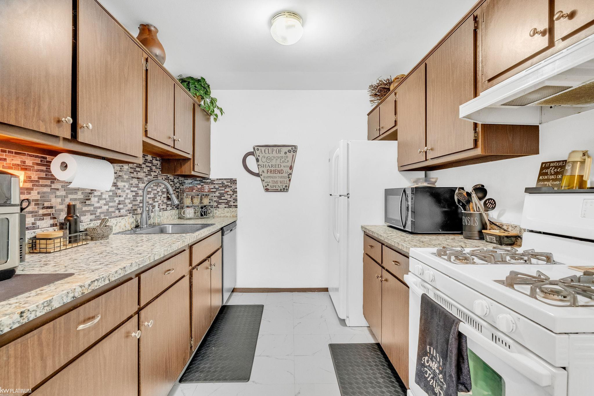 33561 Bayview Drive, New Baltimore, MI 48047 — Photo 13