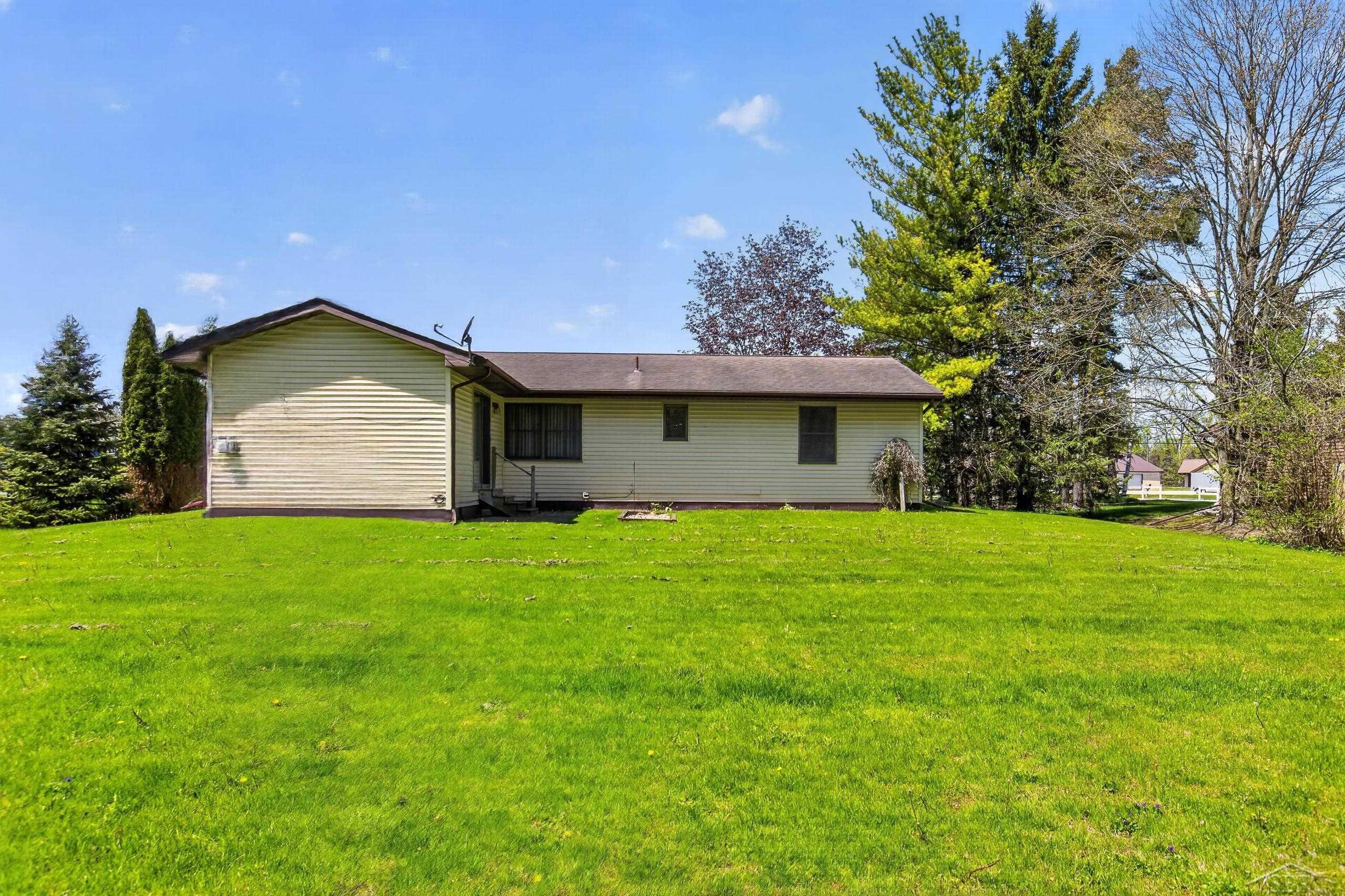 385 S Orr Road, Hemlock, MI 48626 — Photo 4