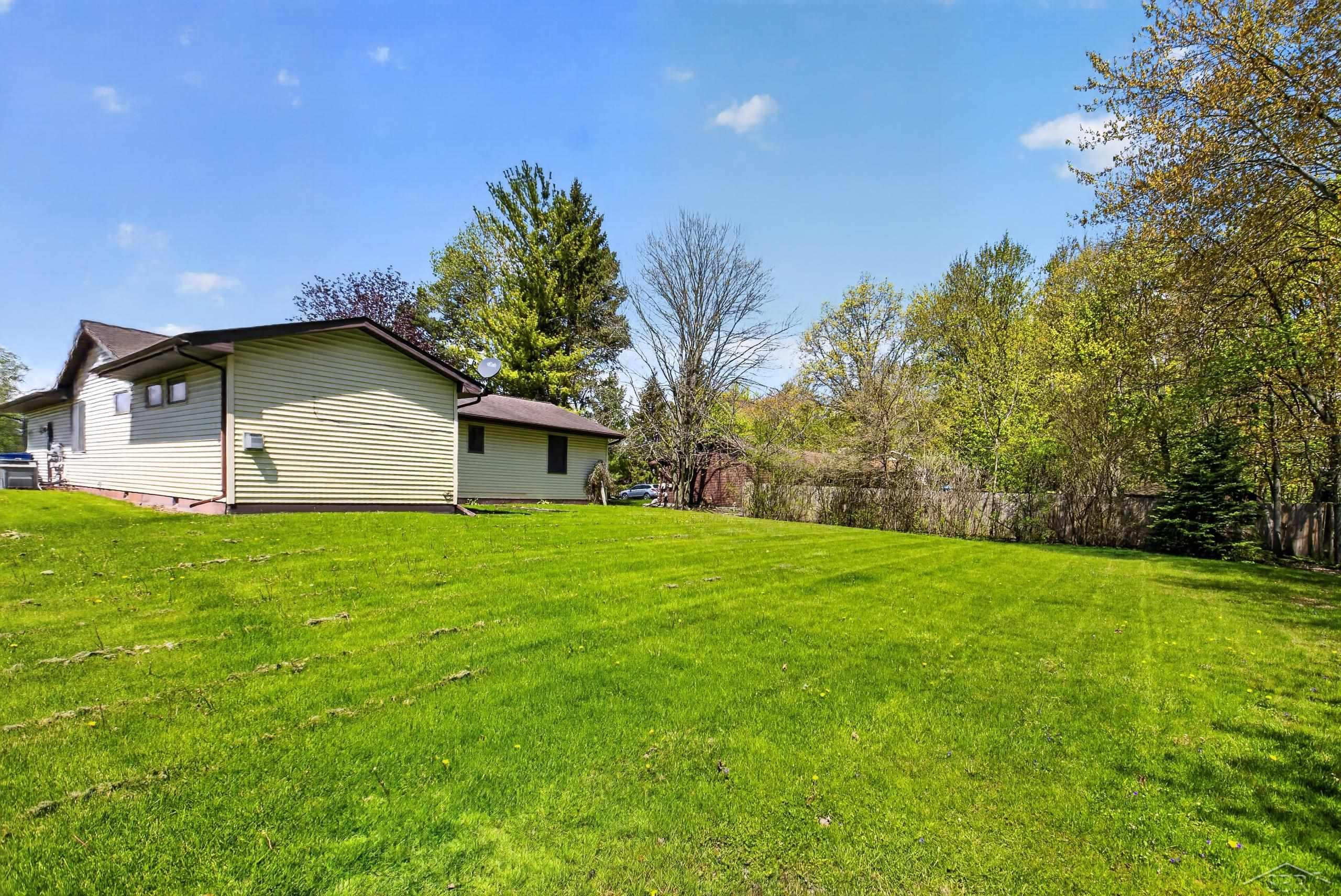 385 S Orr Road, Hemlock, MI 48626 — Photo 5