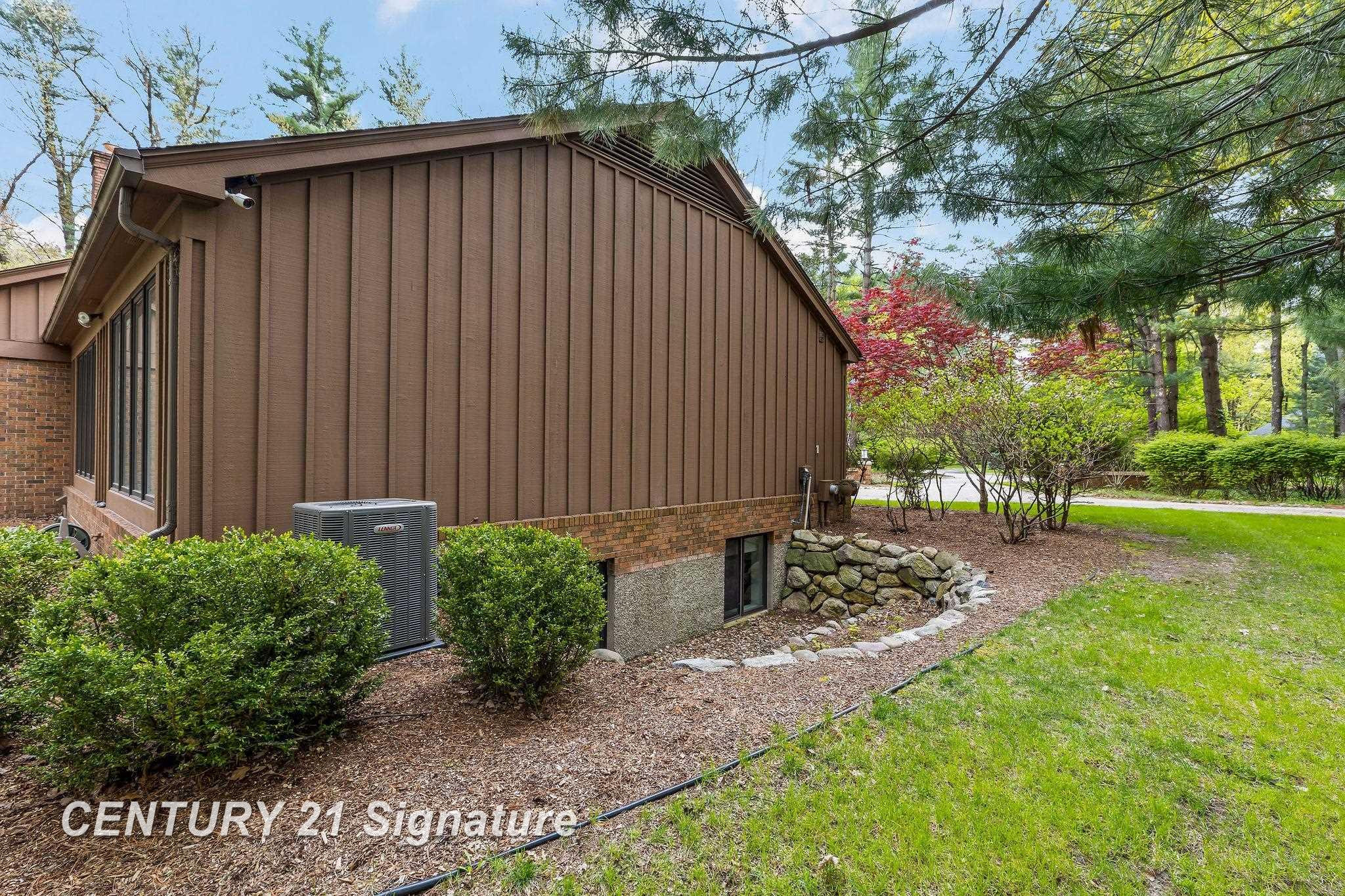 3616 White Pine Way Street, Midland, MI 48640 — Photo 9