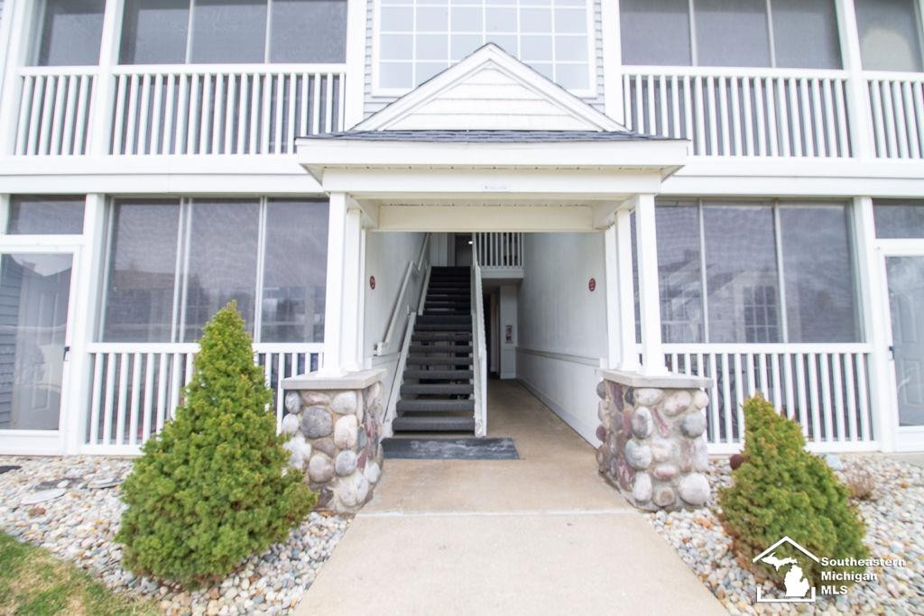 795 W Barrington Circle, Jackson, MI 49203 — Photo 2