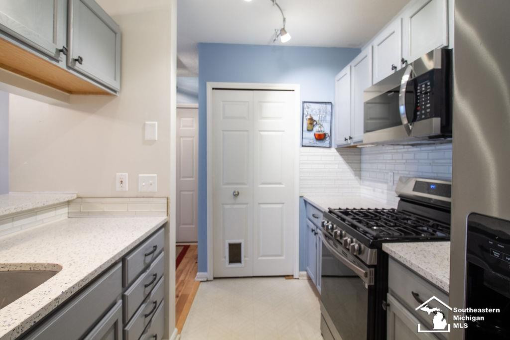 795 W Barrington Circle, Jackson, MI 49203 — Photo 14