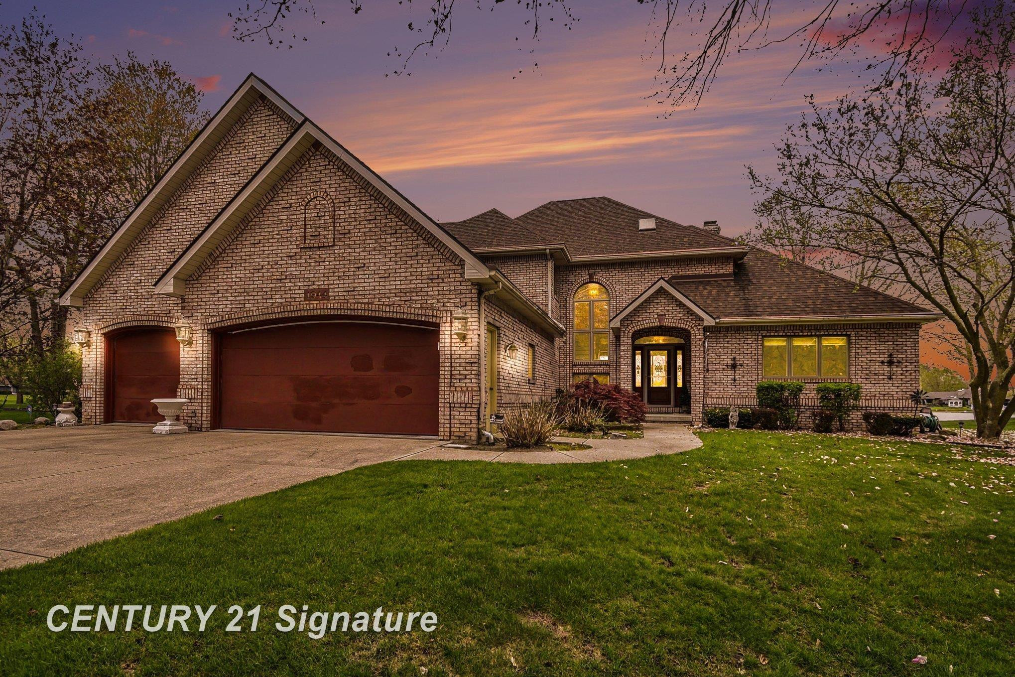 1944 E Lake Circle Drive, Saginaw, MI 48609
