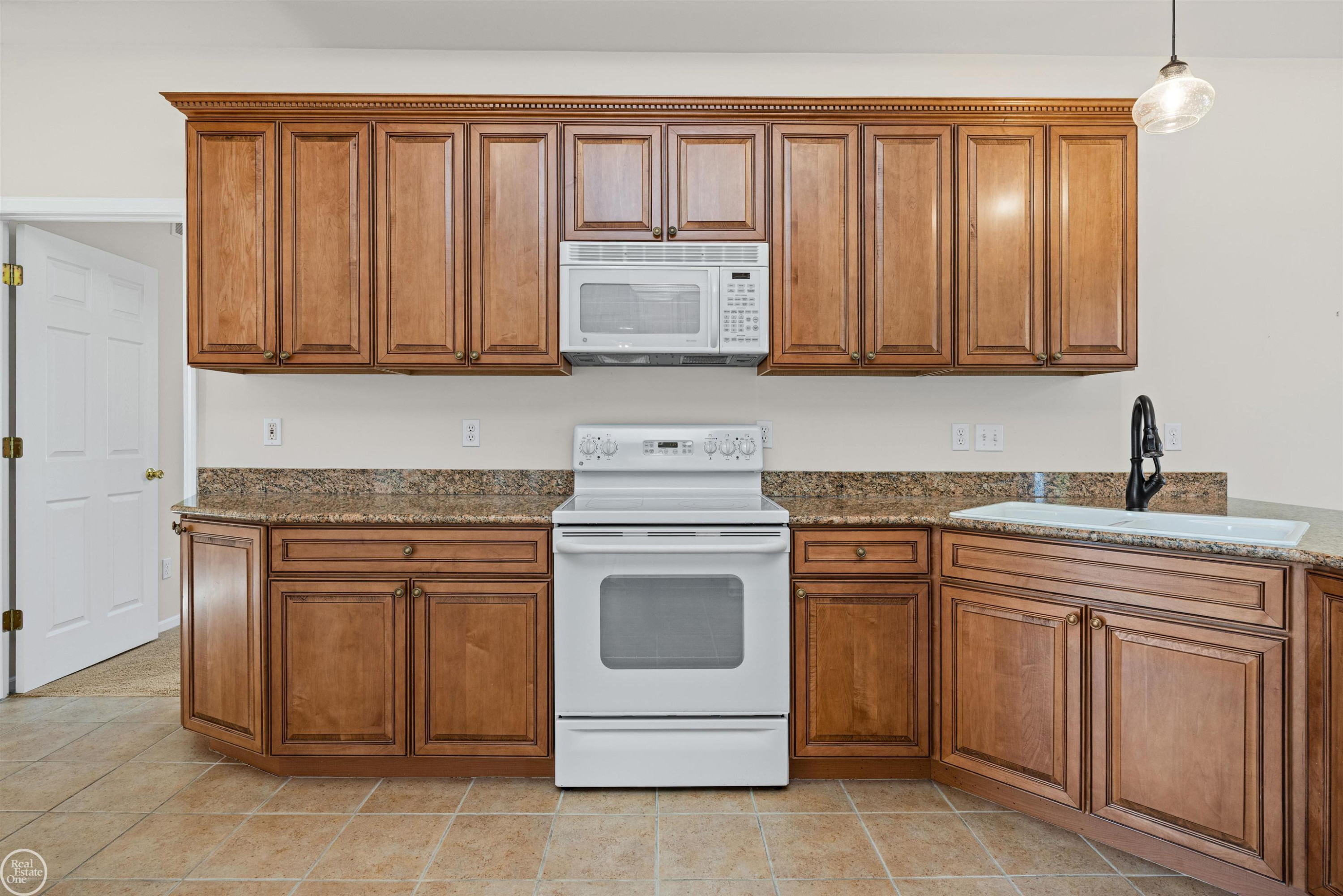 13782 Blue Beech Lane, Shelby Twp, MI 48315 — Photo 21