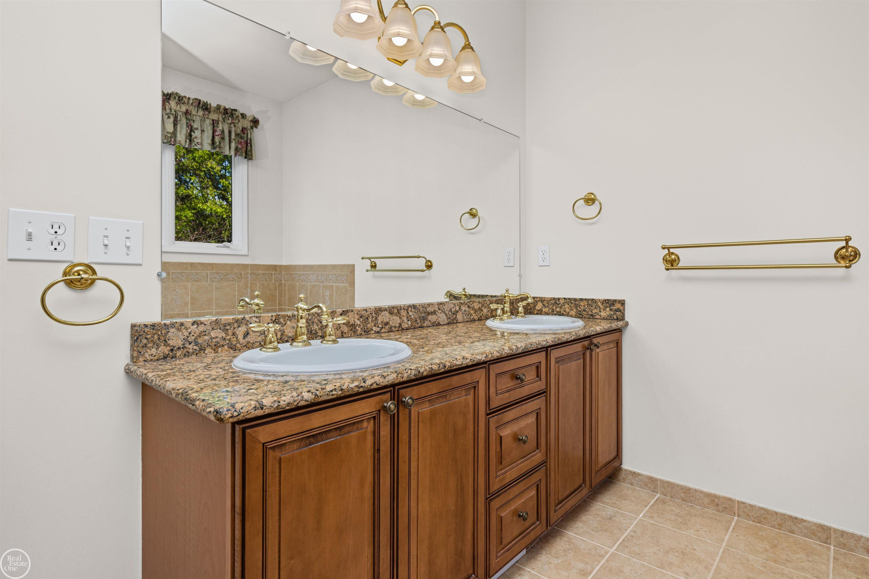 13782 Blue Beech Lane, Shelby Twp, MI 48315 — Photo 40
