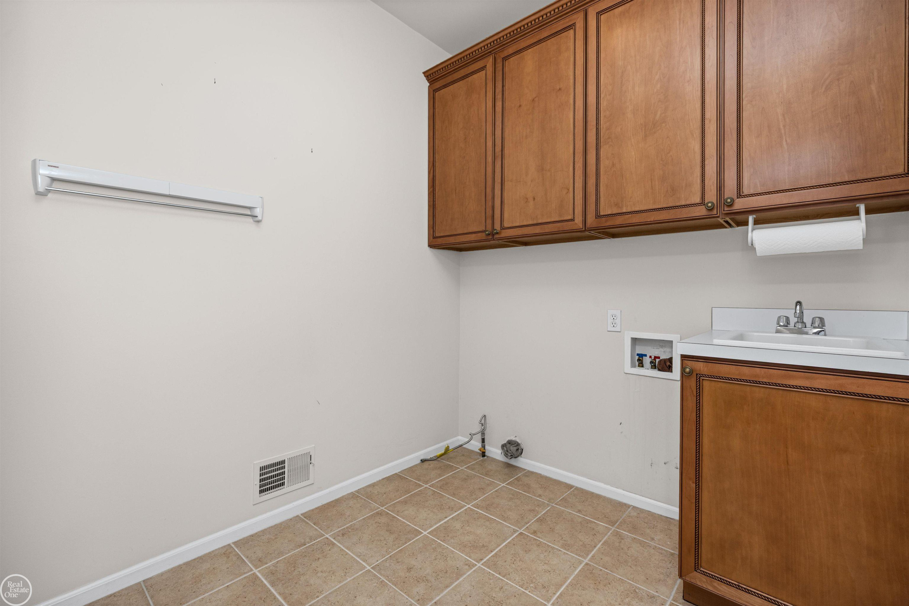 13782 Blue Beech Lane, Shelby Twp, MI 48315 — Photo 43
