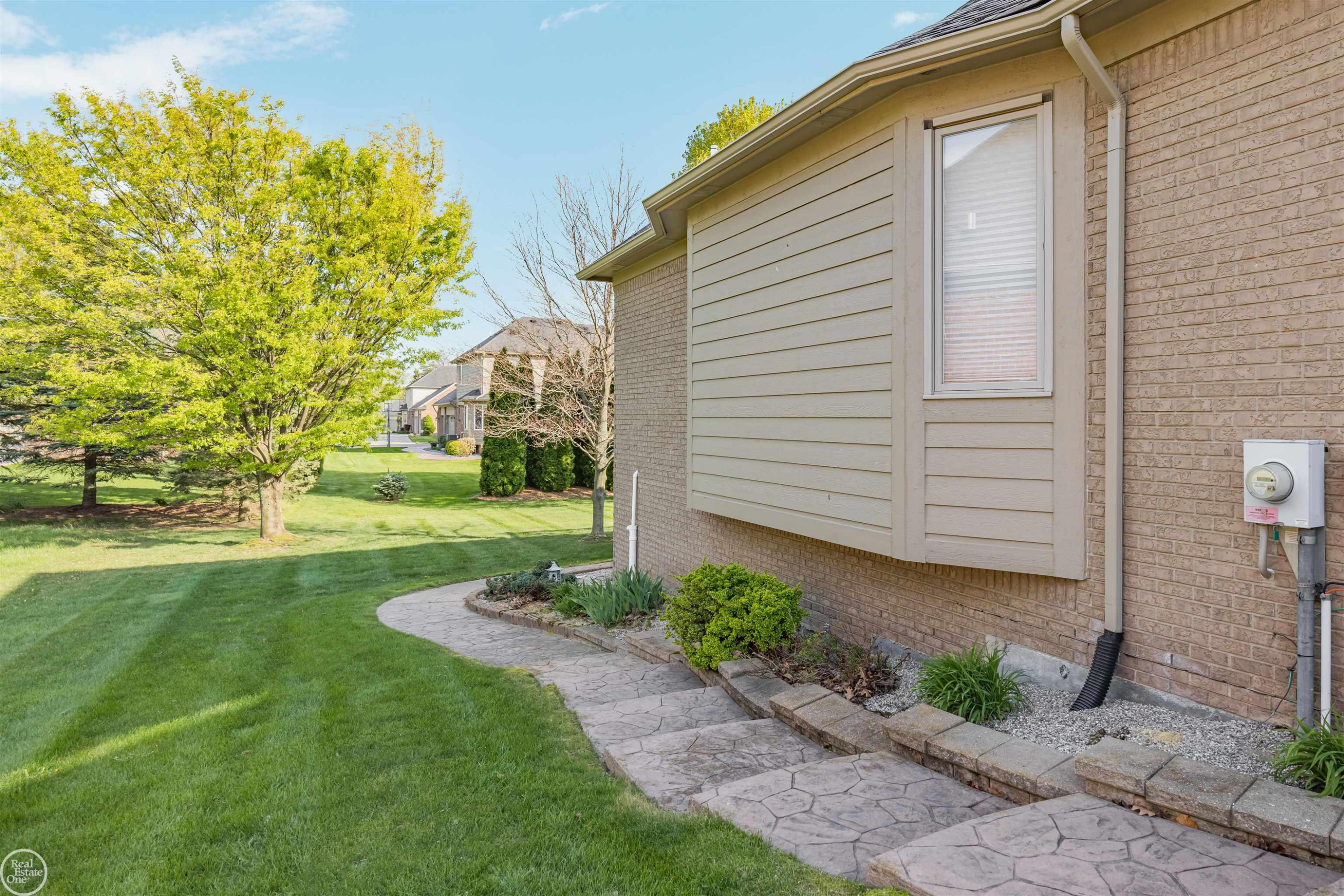 13782 Blue Beech Lane, Shelby Twp, MI 48315 — Photo 48