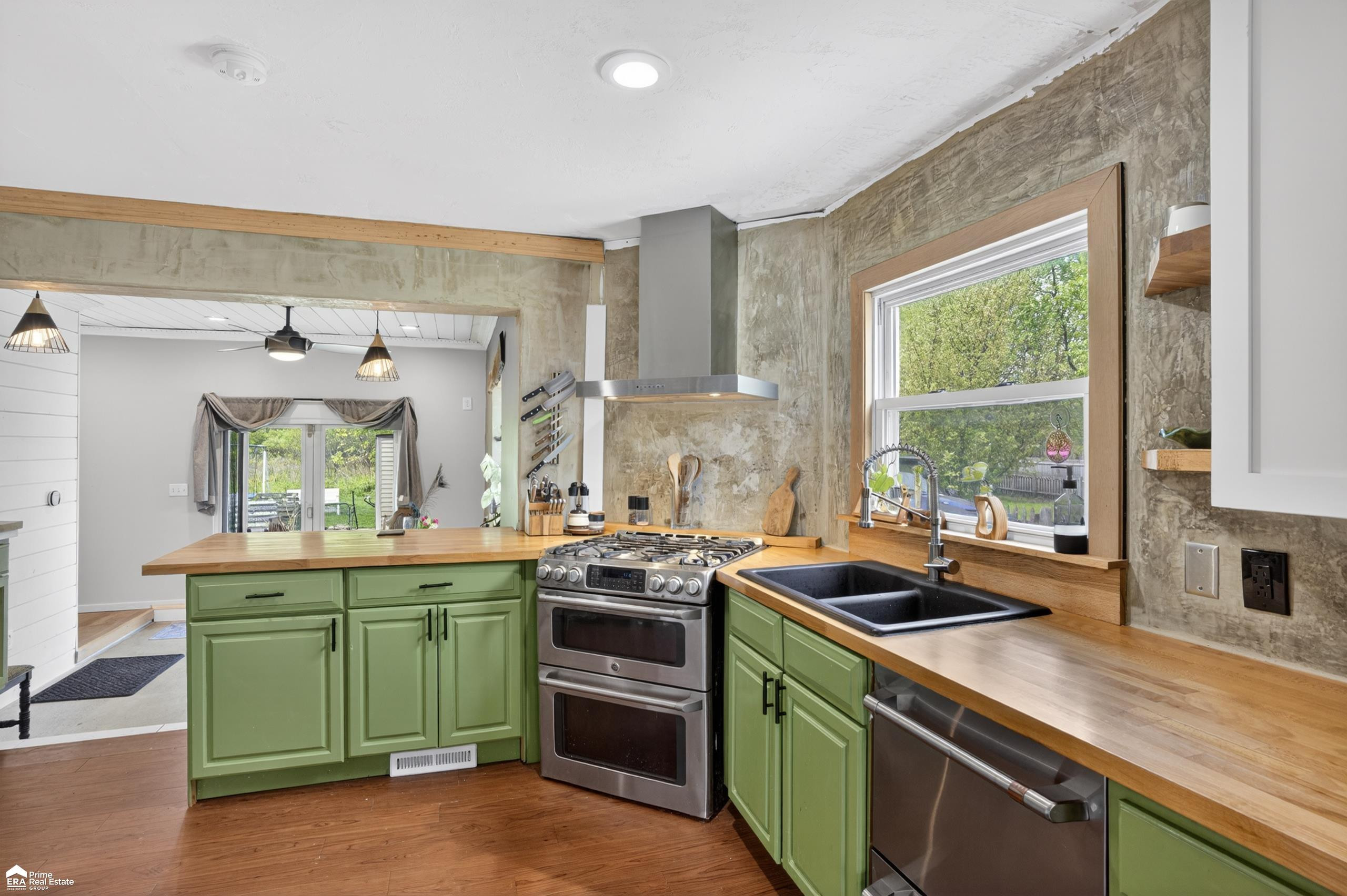 421 W Caroline Street, Fenton, MI 48430 — Photo 7