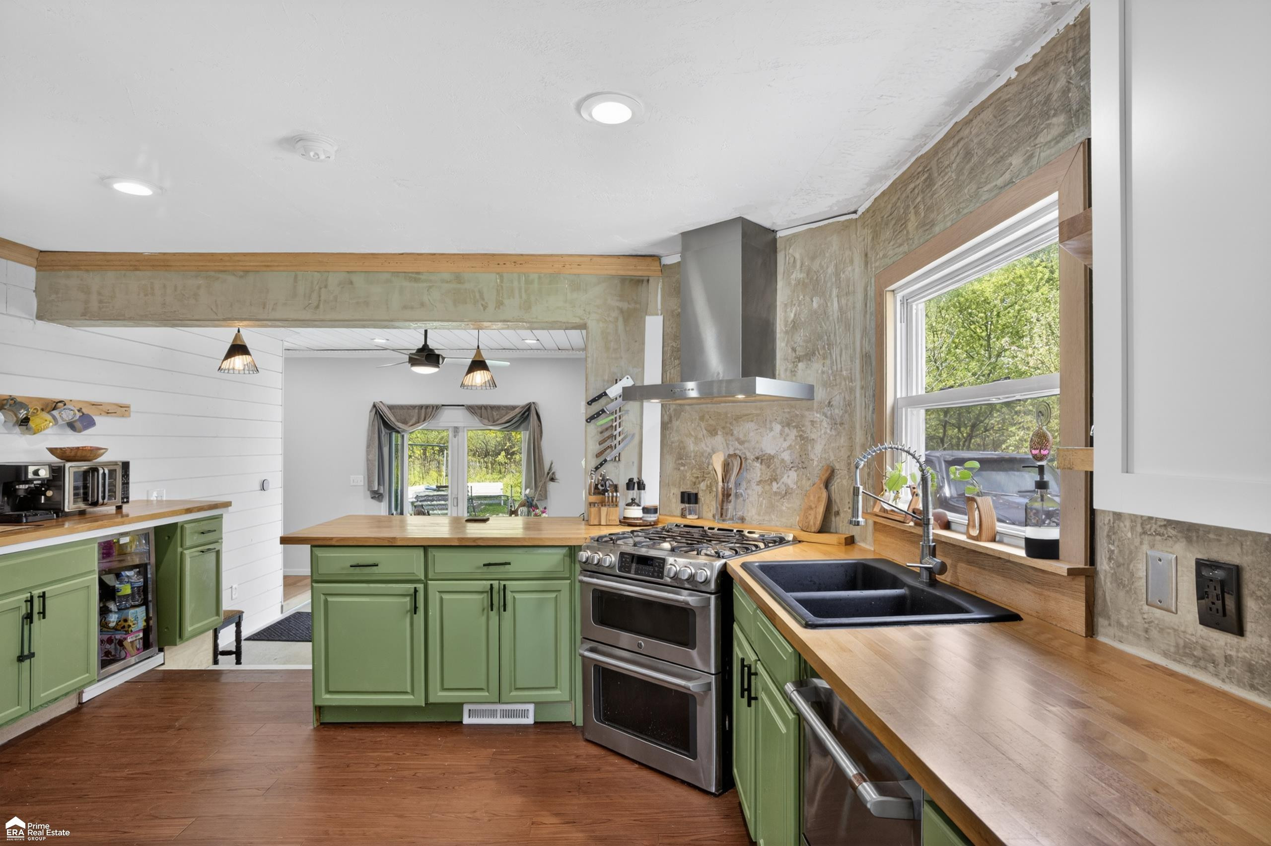 421 W Caroline Street, Fenton, MI 48430 — Photo 8