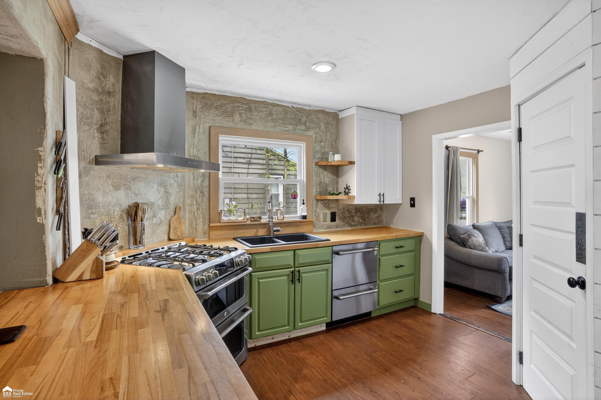 421 W Caroline Street, Fenton, MI 48430 — Photo 9