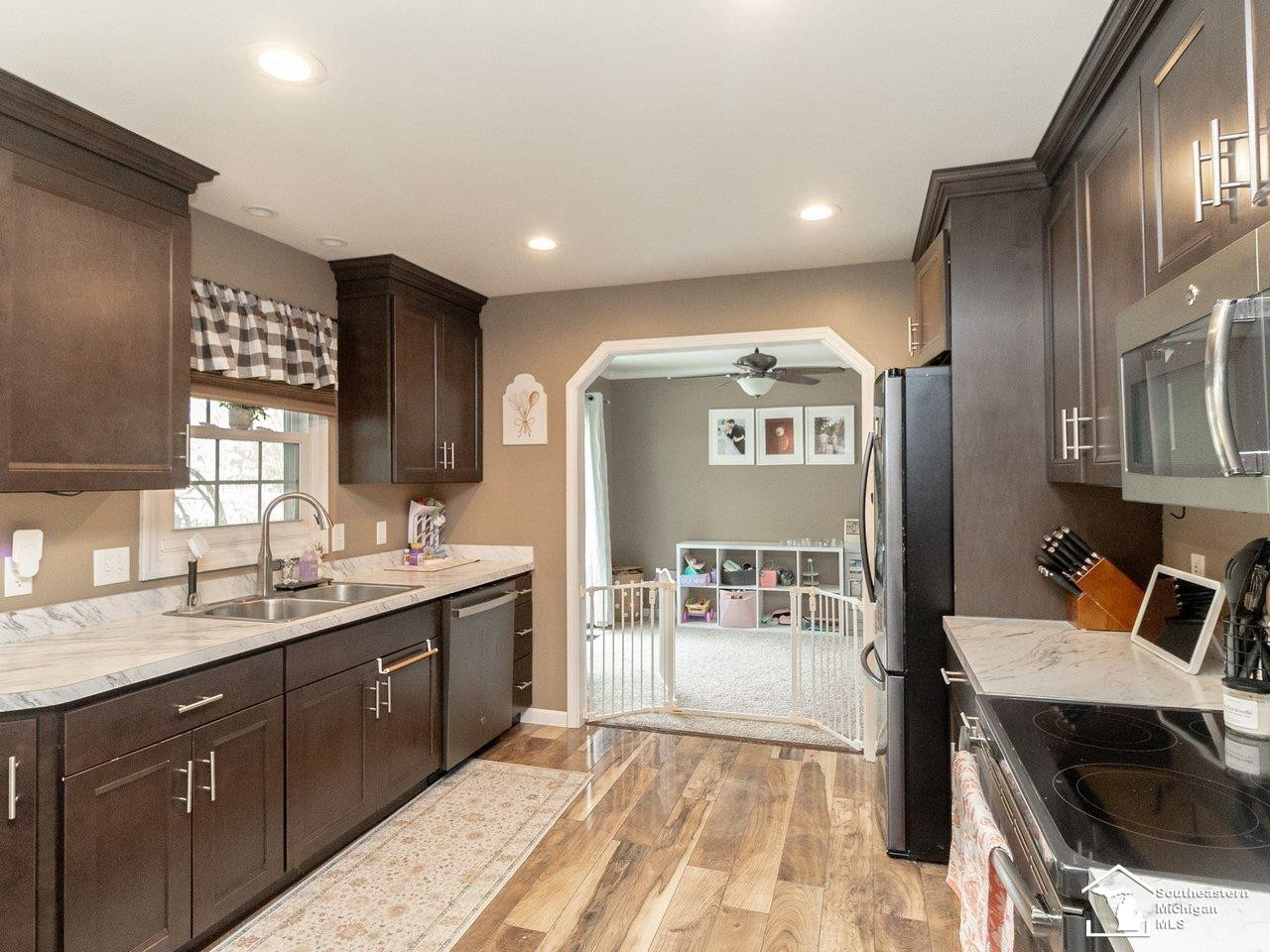 8883 Tanglewood Road, Temperance, MI 48182 — Photo 11