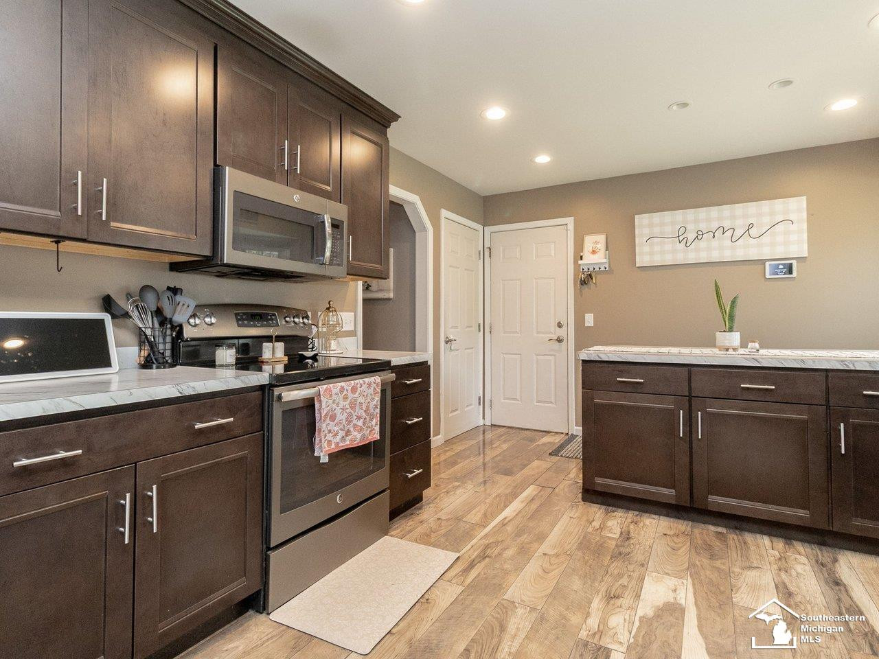 8883 Tanglewood Road, Temperance, MI 48182 — Photo 13