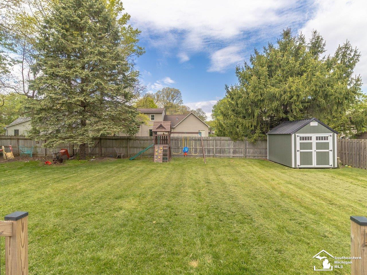8883 Tanglewood Road, Temperance, MI 48182 — Photo 36