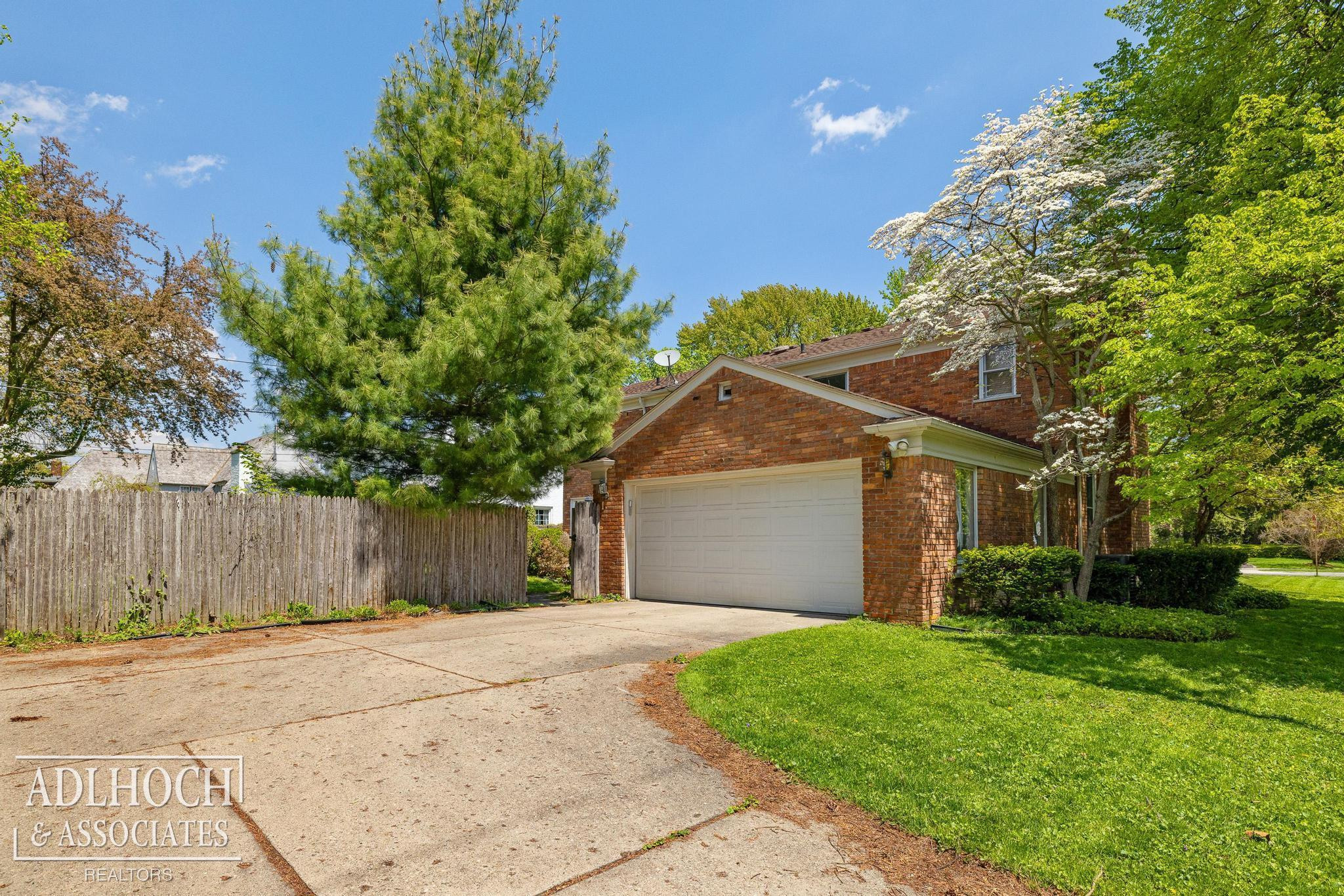 393 Lakeland Street, Grosse Pointe, MI 48230 — Photo 2