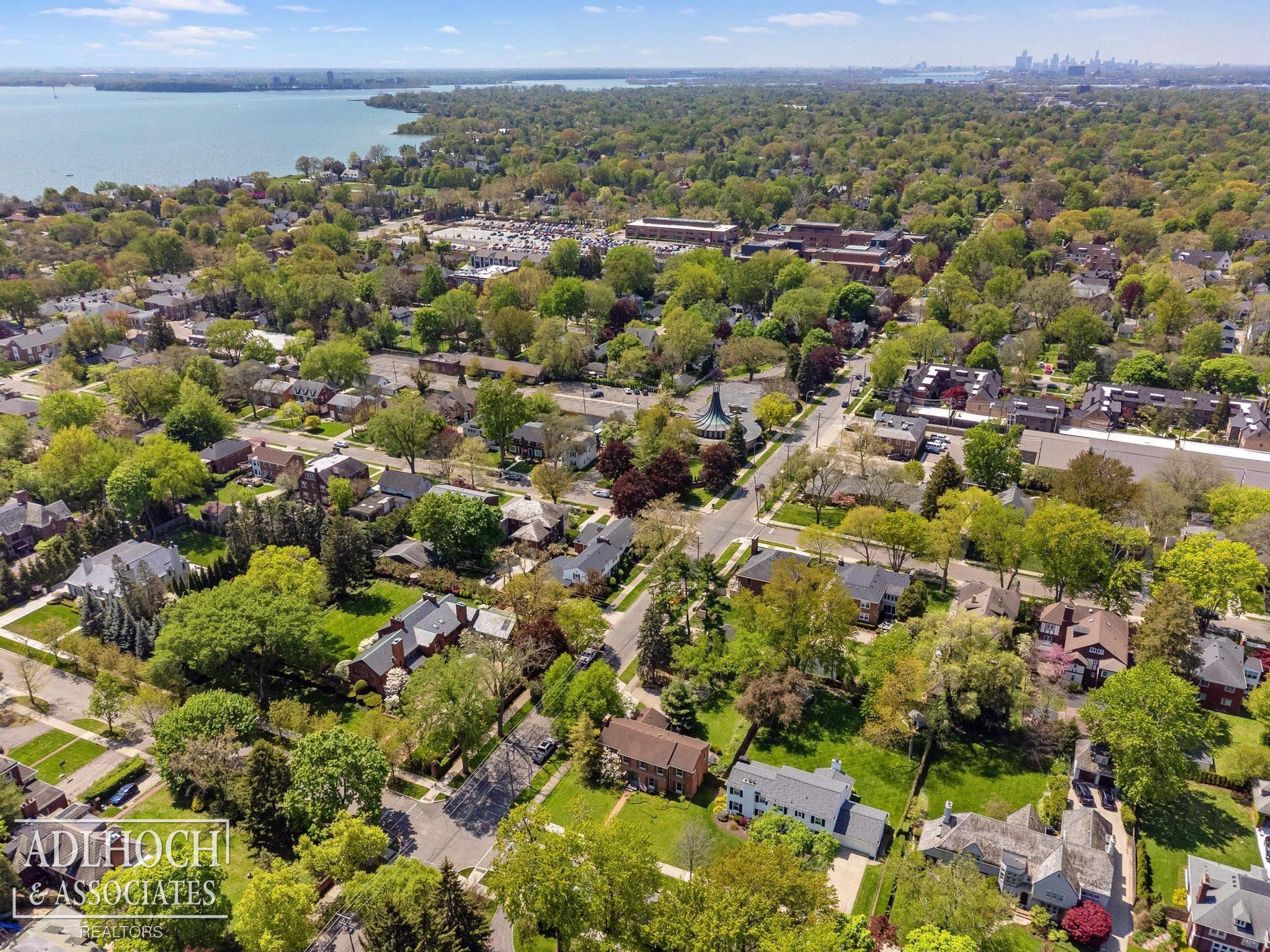 393 Lakeland Street, Grosse Pointe, MI 48230 — Photo 11