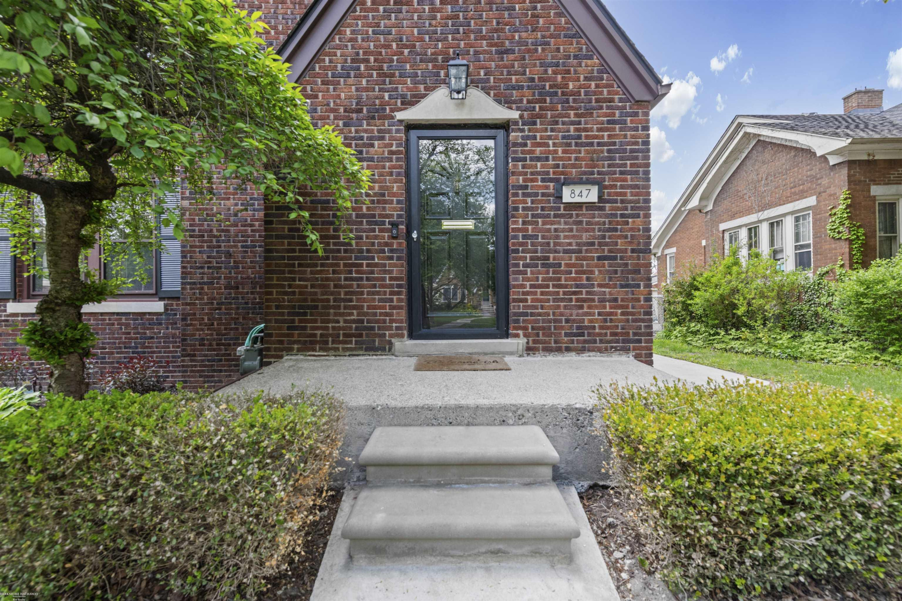 847 University Place, Grosse Pointe, MI 48230 — Photo 2