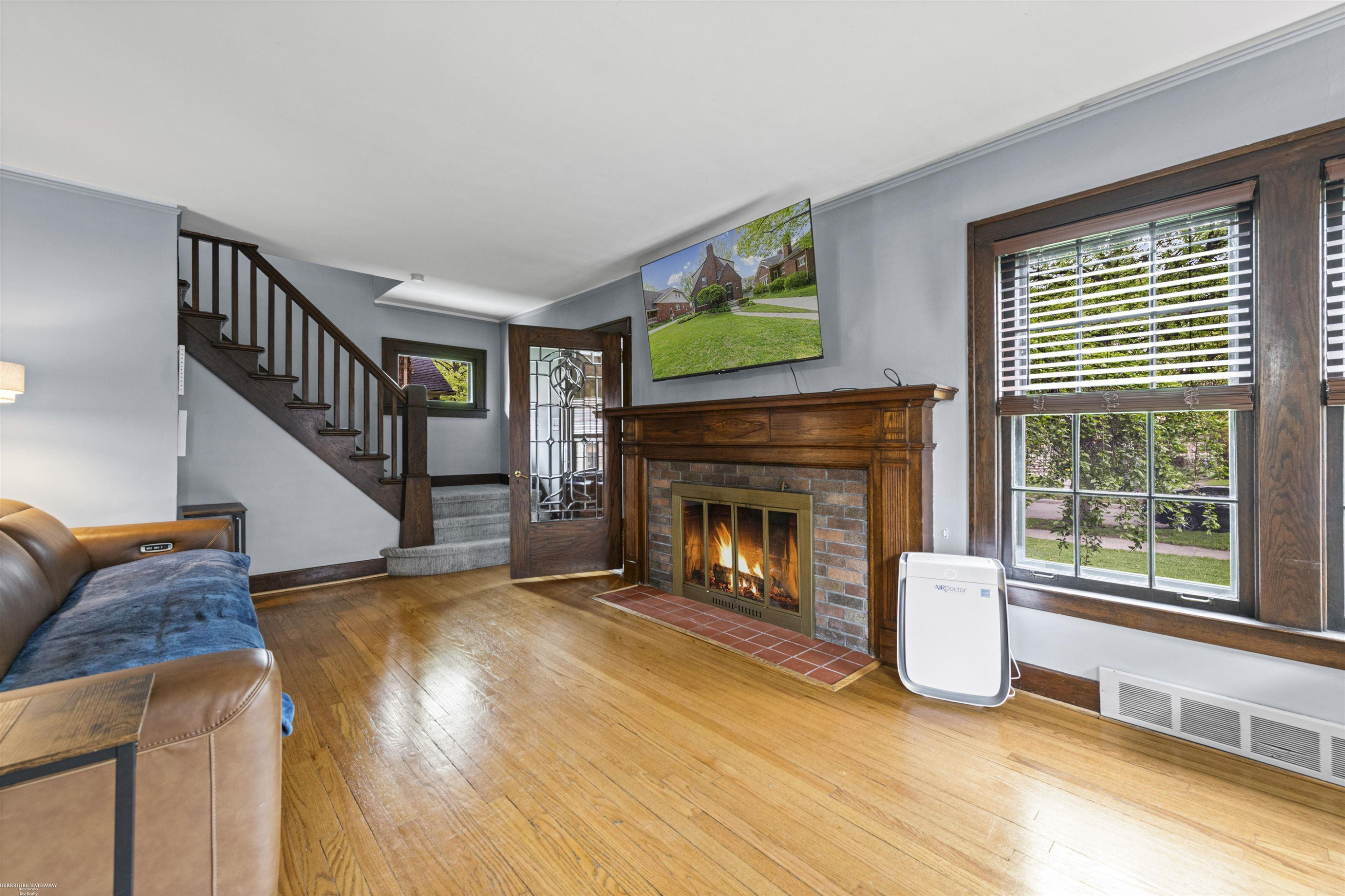 847 University Place, Grosse Pointe, MI 48230 — Photo 4