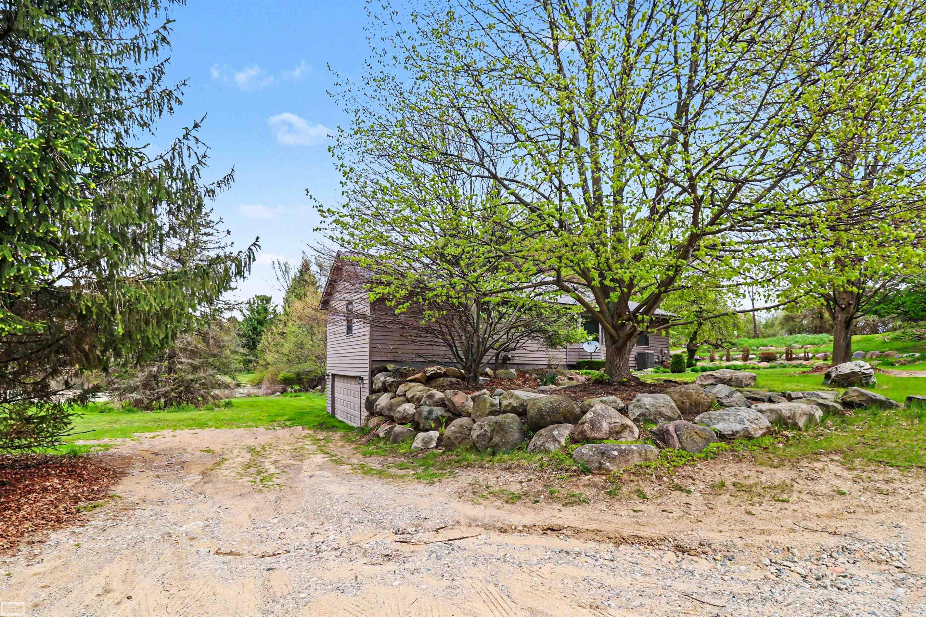 8978 Hidden Lake Drive, Howell, MI 48855 — Photo 23