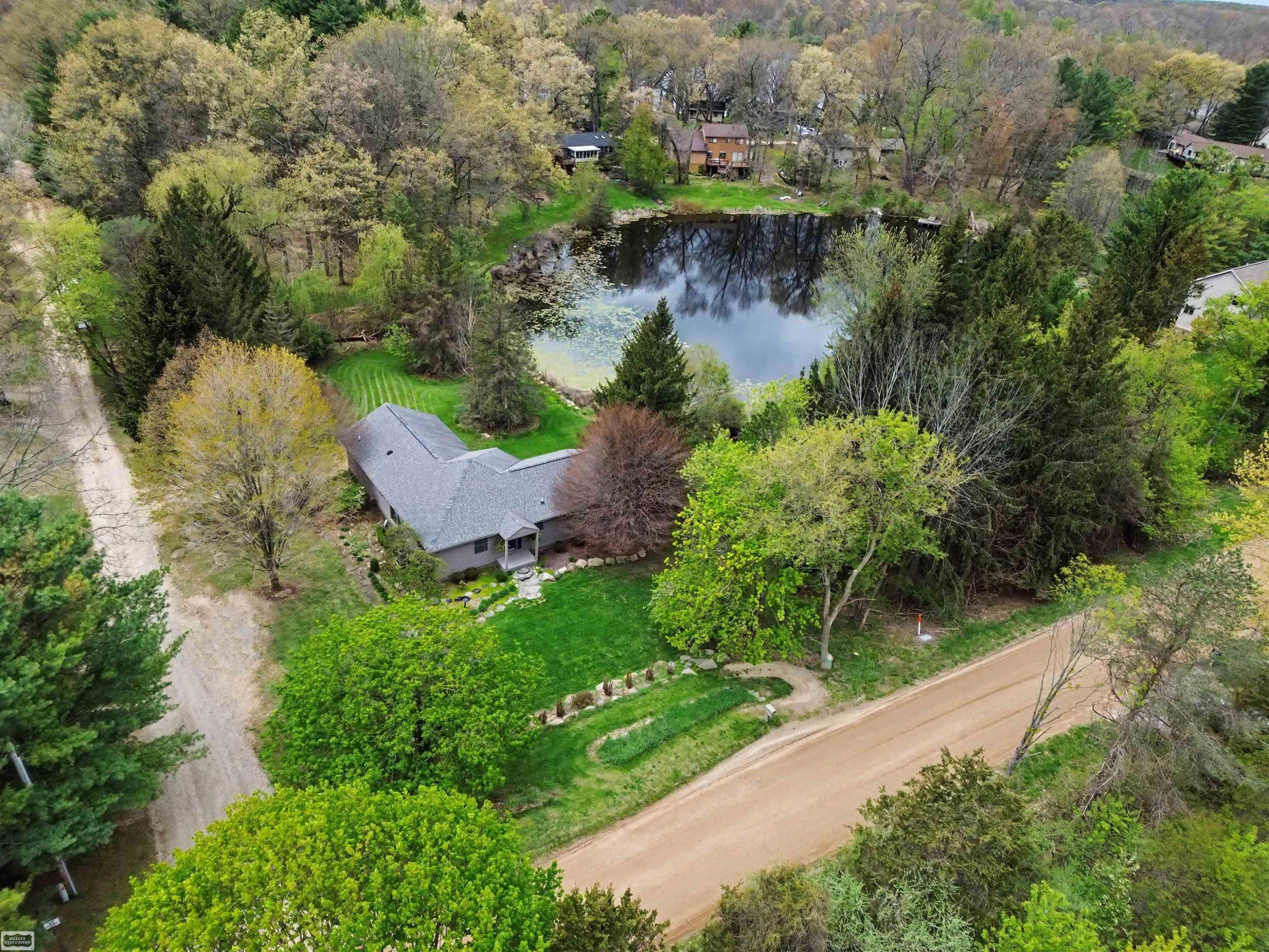 8978 Hidden Lake Drive, Howell, MI 48855 — Photo 32