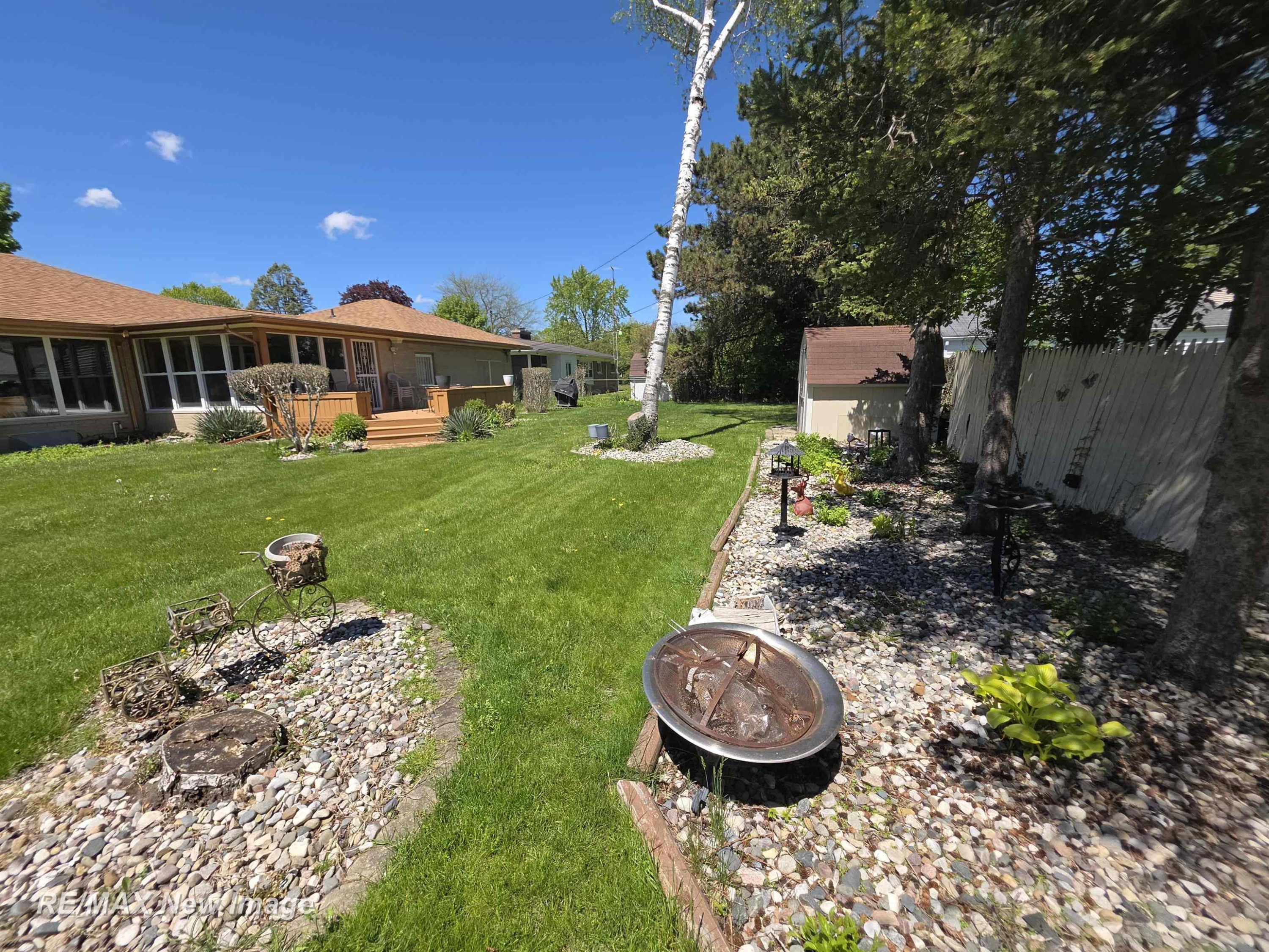 77 Elmview Court, Saginaw, MI 48602 — Photo 42
