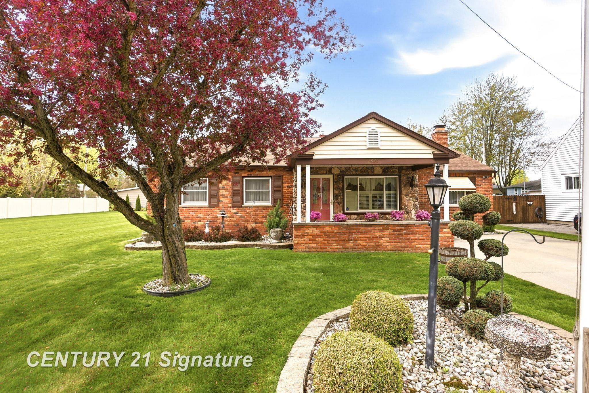 2961 Johns Drive, Saginaw, MI 48603
