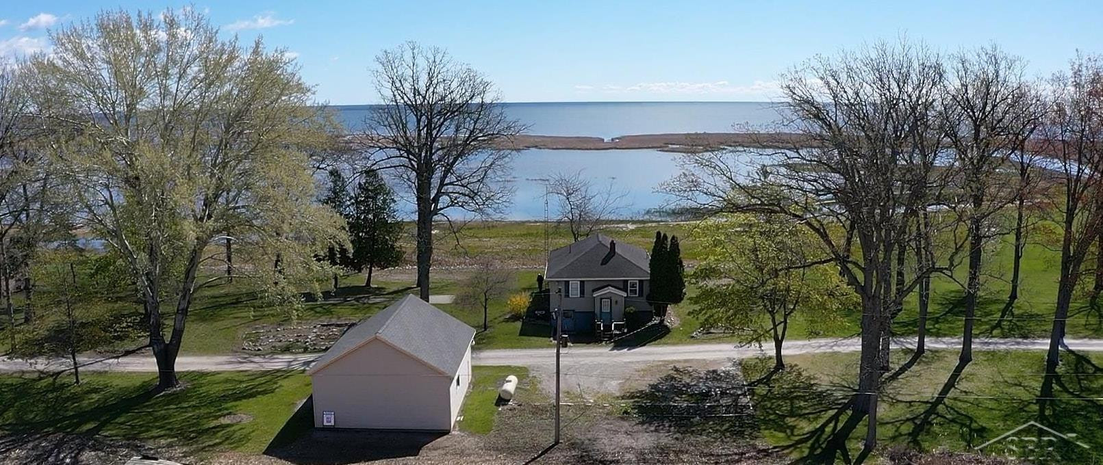 2788 N Saginaw Bay Shore Drive, Pinconning, MI 48650