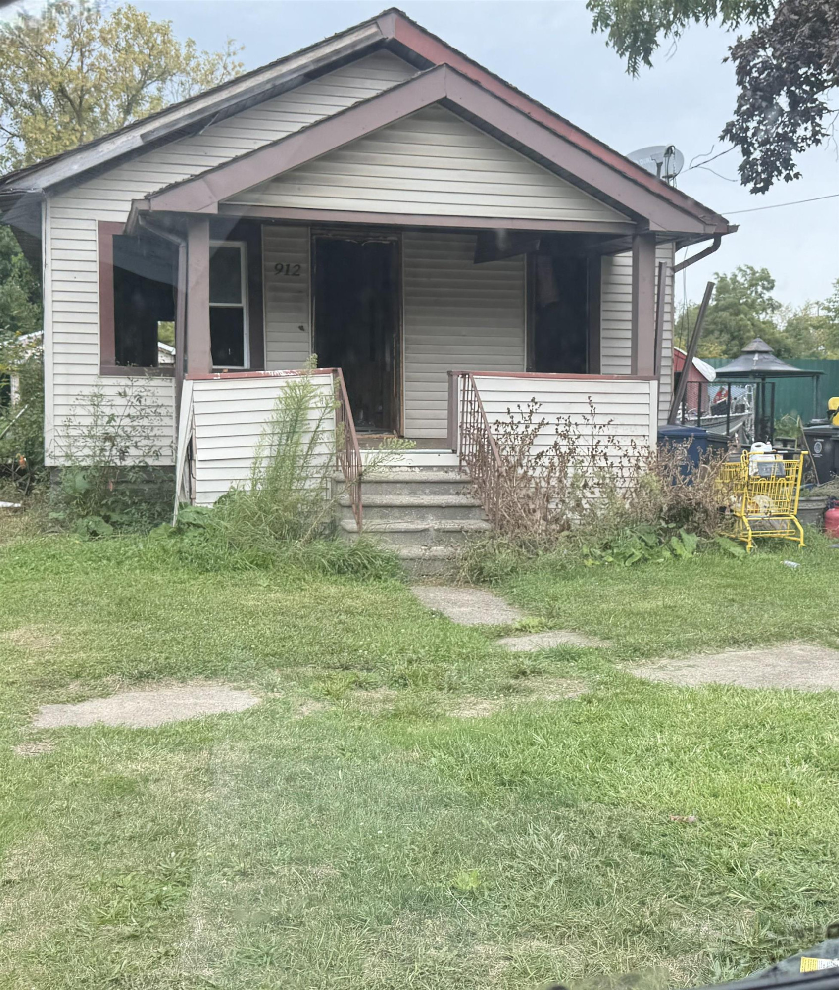 912 Lexington Avenue, Flint, MI 48507 — front exterior