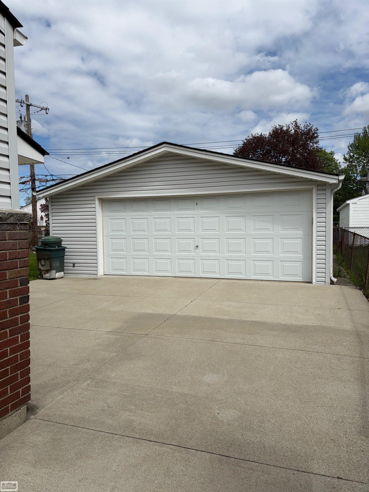 833 Bernie Lane, Madison Heights, MI 48071 — Photo 2