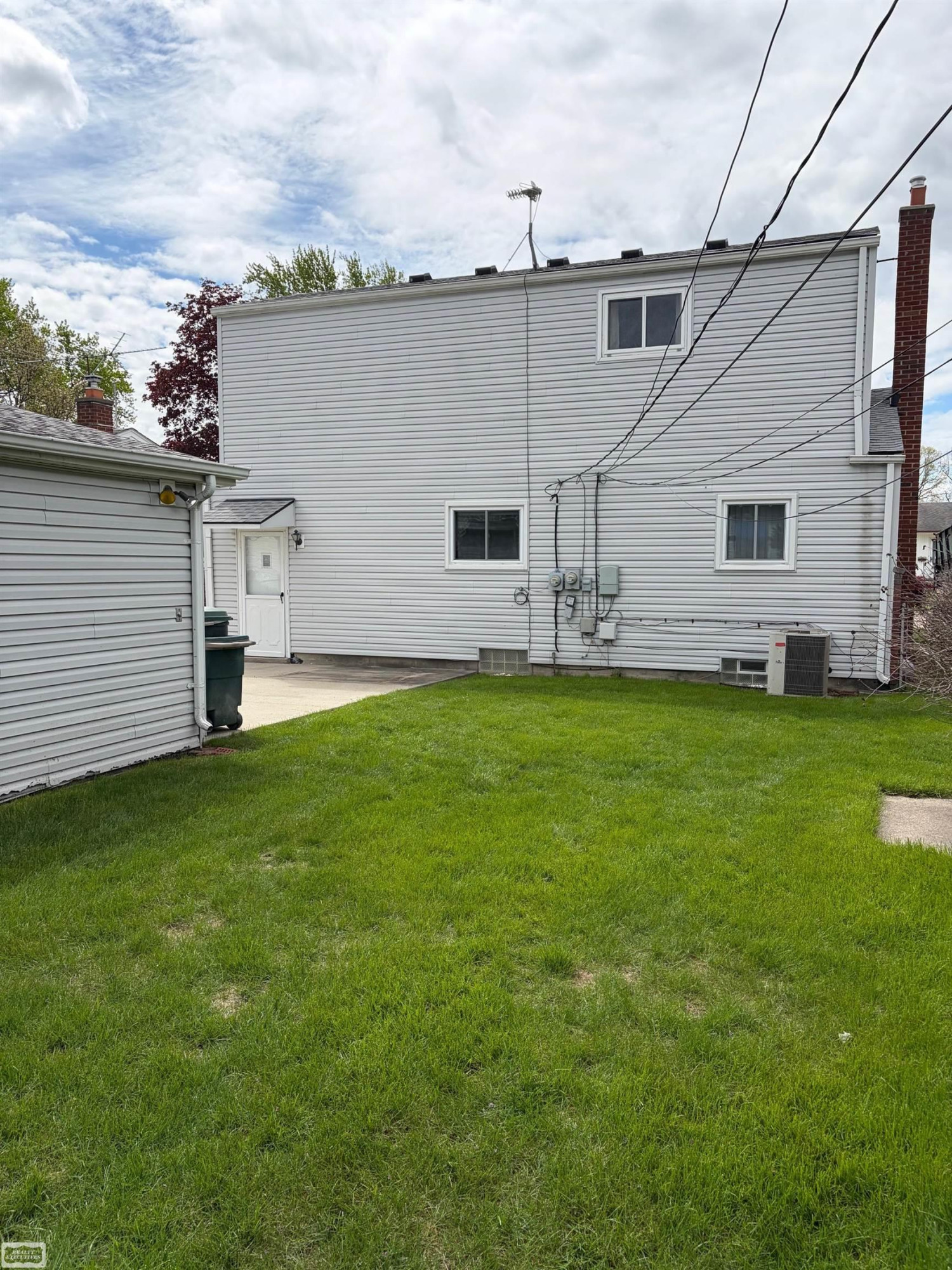 833 Bernie Lane, Madison Heights, MI 48071 — Photo 3