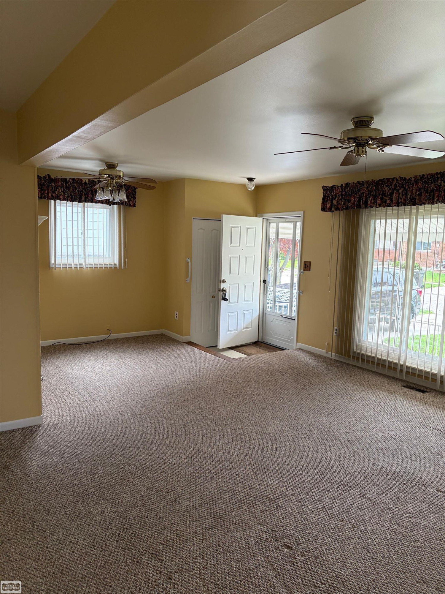 833 Bernie Lane, Madison Heights, MI 48071 — Photo 4