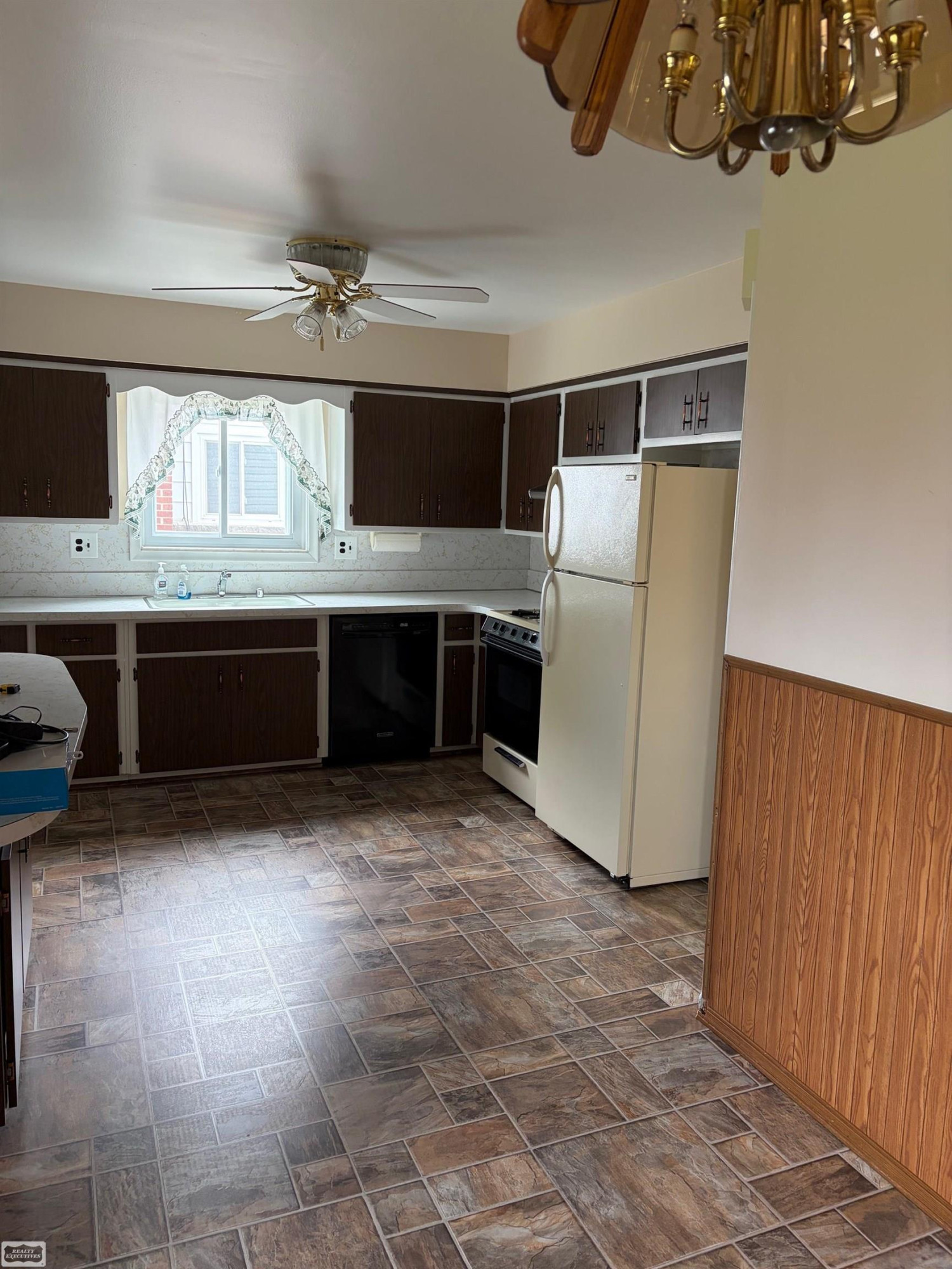 833 Bernie Lane, Madison Heights, MI 48071 — Photo 6