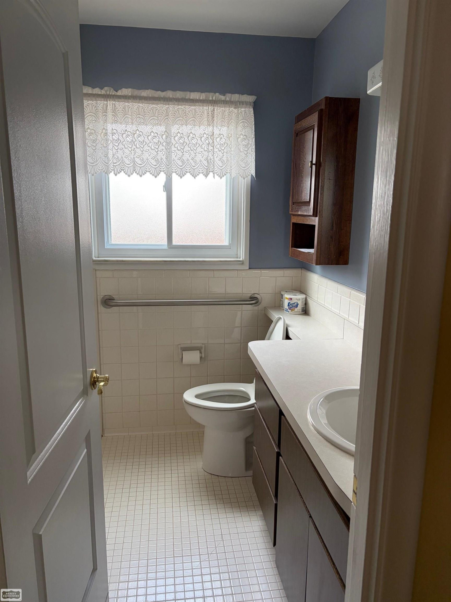 833 Bernie Lane, Madison Heights, MI 48071 — Photo 8