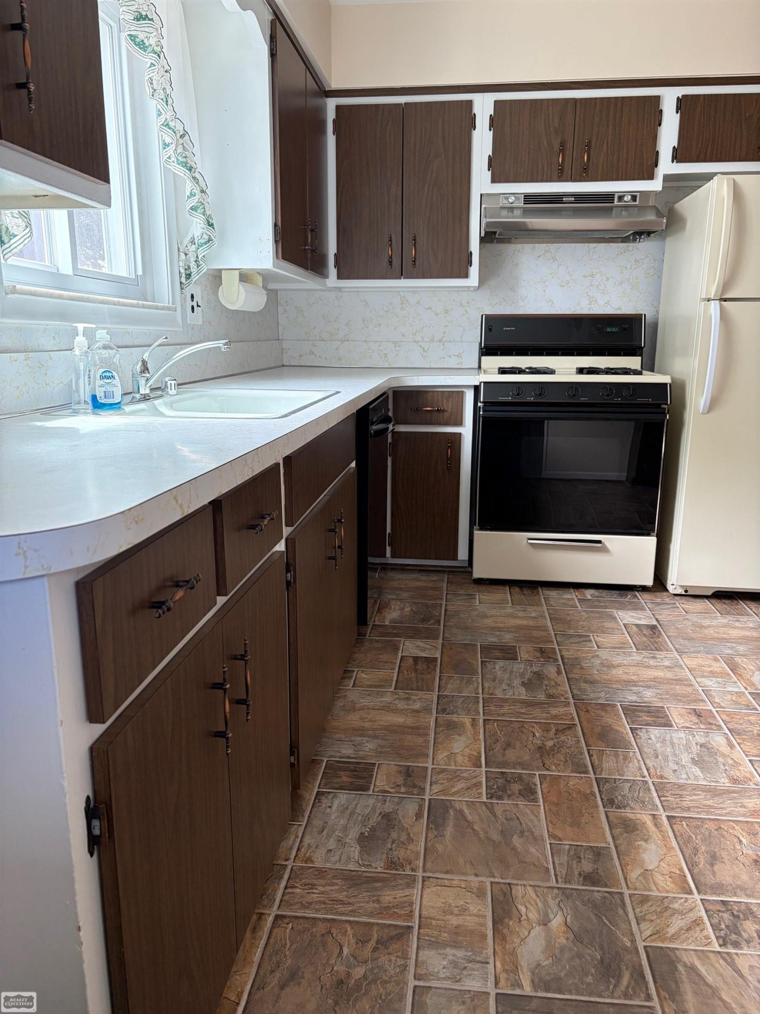 833 Bernie Lane, Madison Heights, MI 48071 — Photo 10