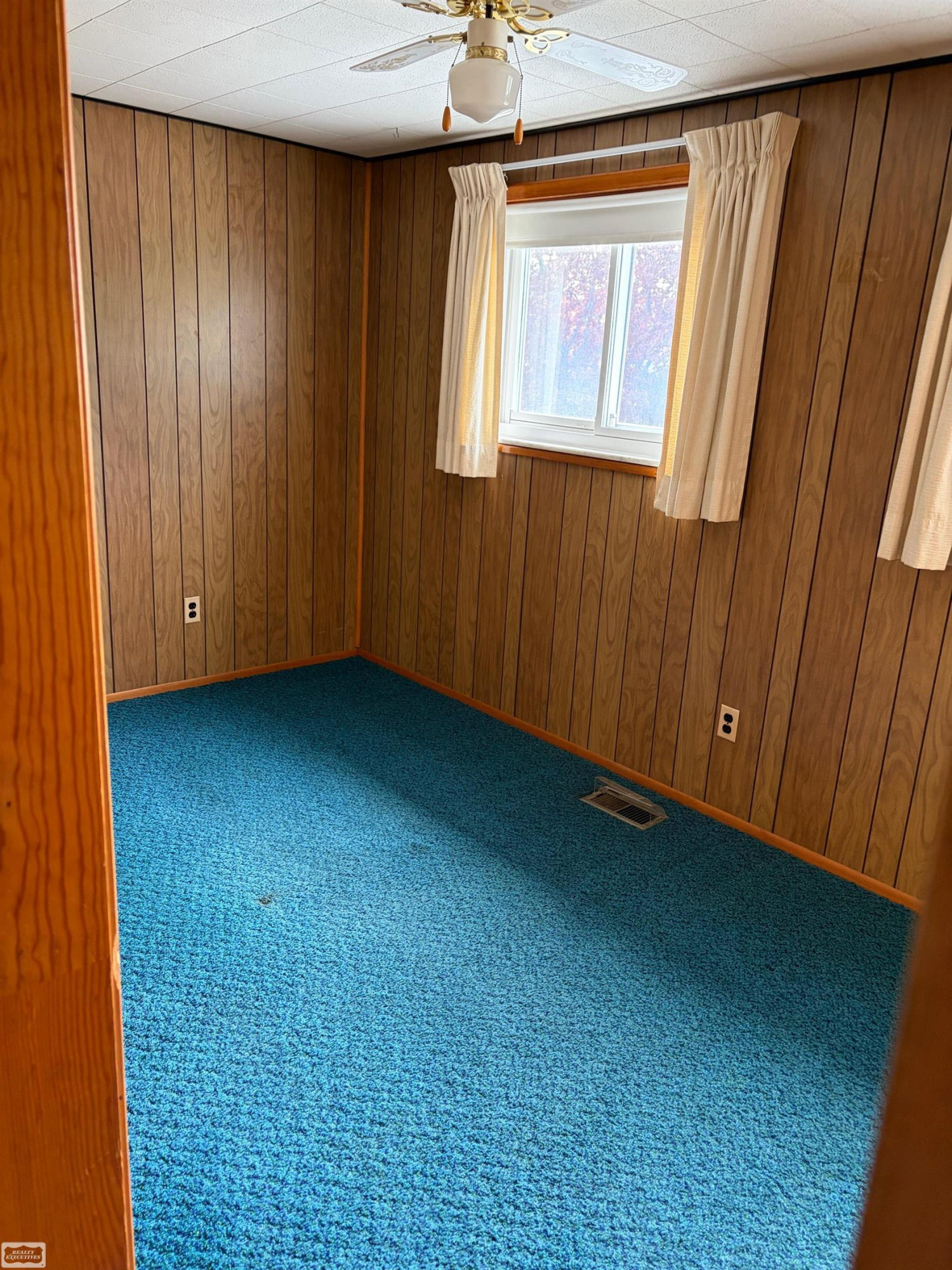833 Bernie Lane, Madison Heights, MI 48071 — Photo 11