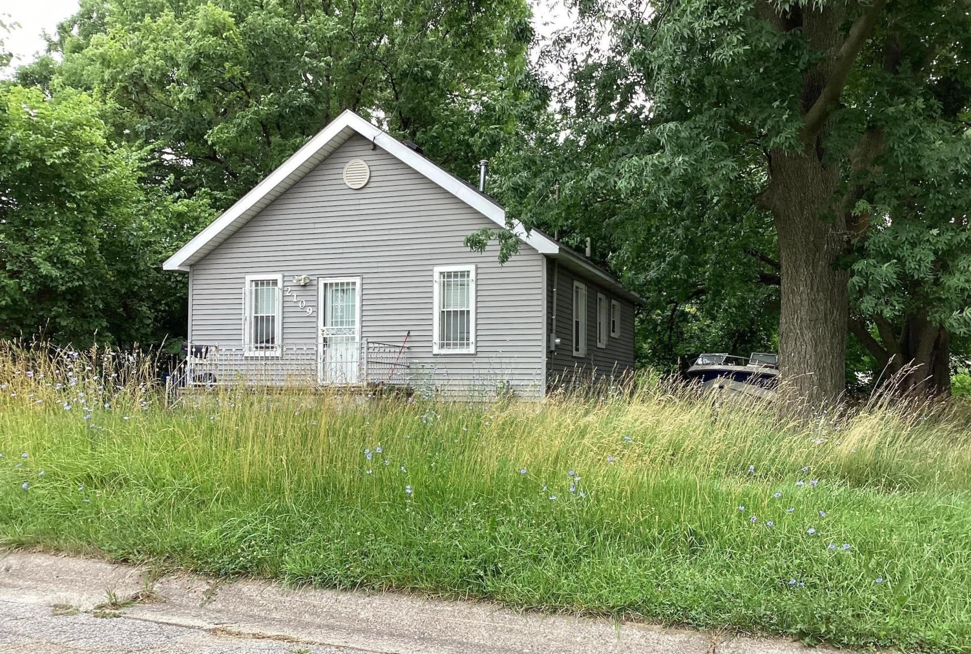 2109 Church Street, Flint, MI 48503
