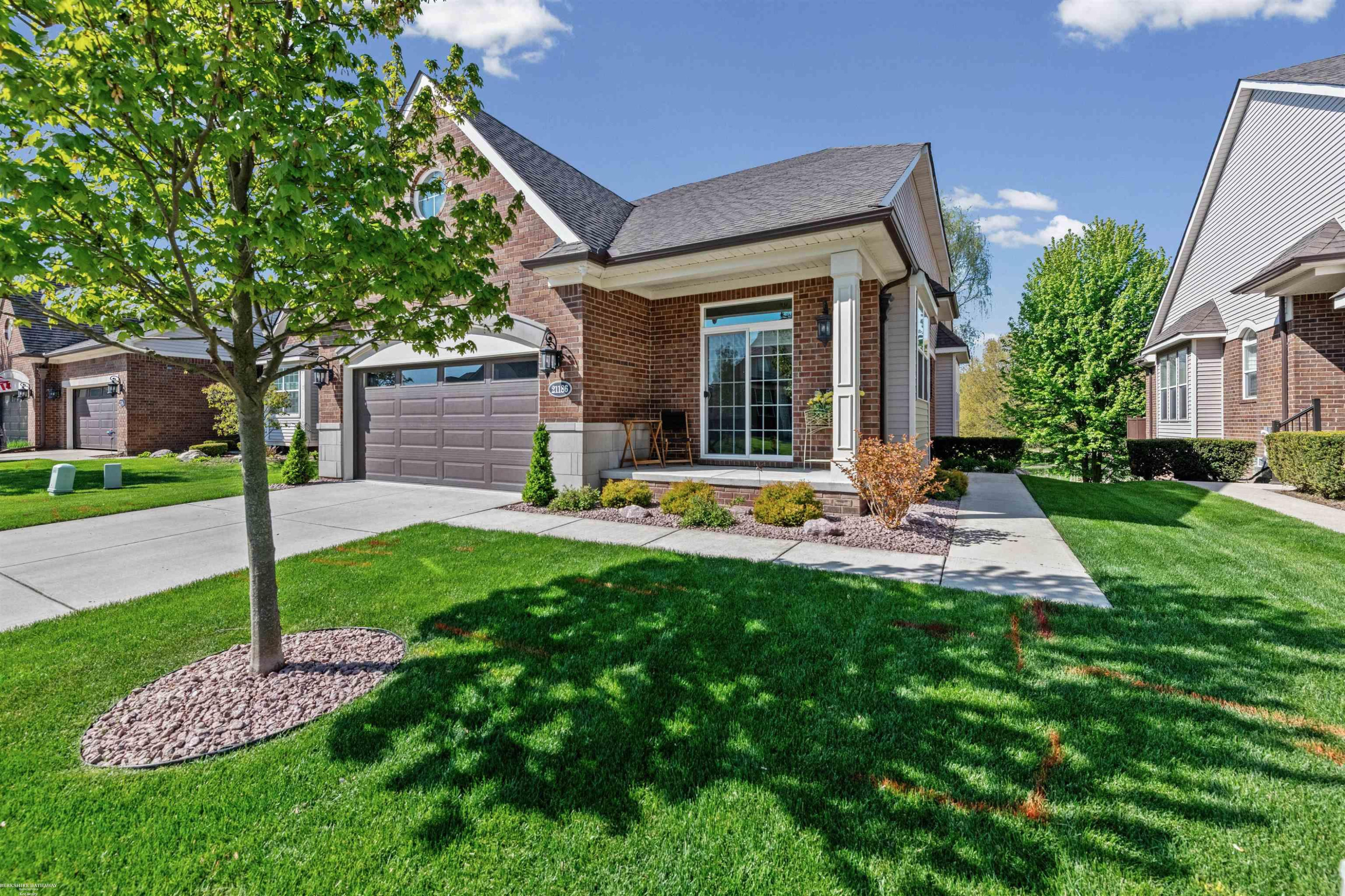 21186 Lilac Lane, 155, Clinton Twp, MI 48036 — Photo 2
